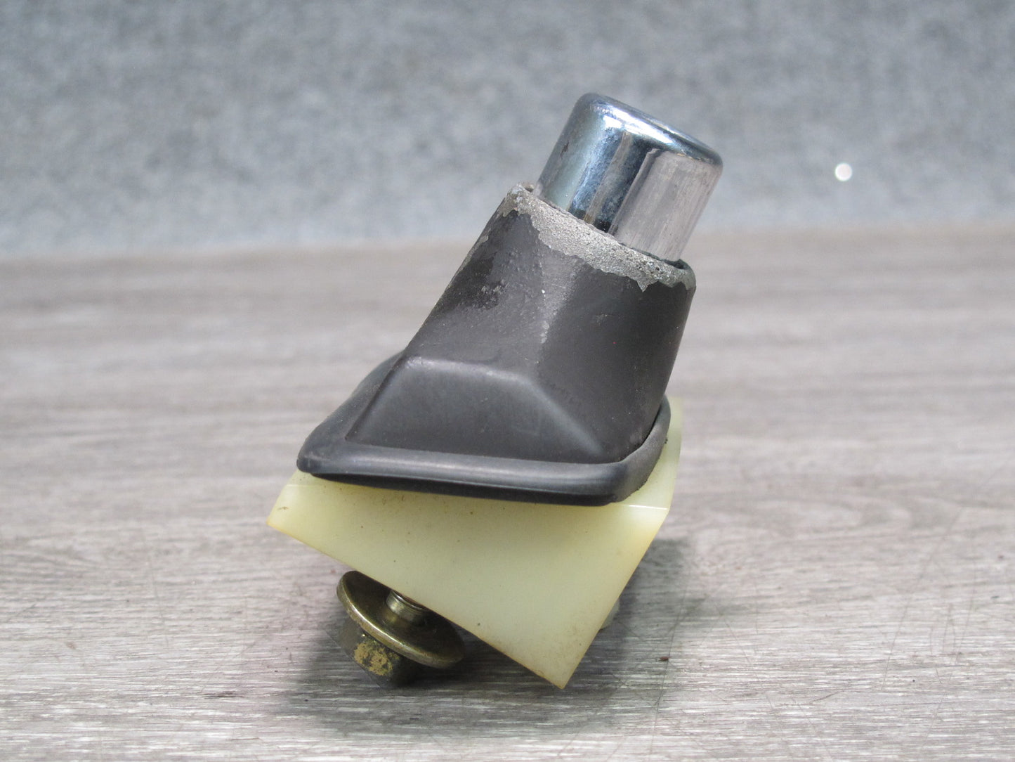 86-89 BMW E24 635CSi Rear Trunk Lid Lock Cylinder OEM