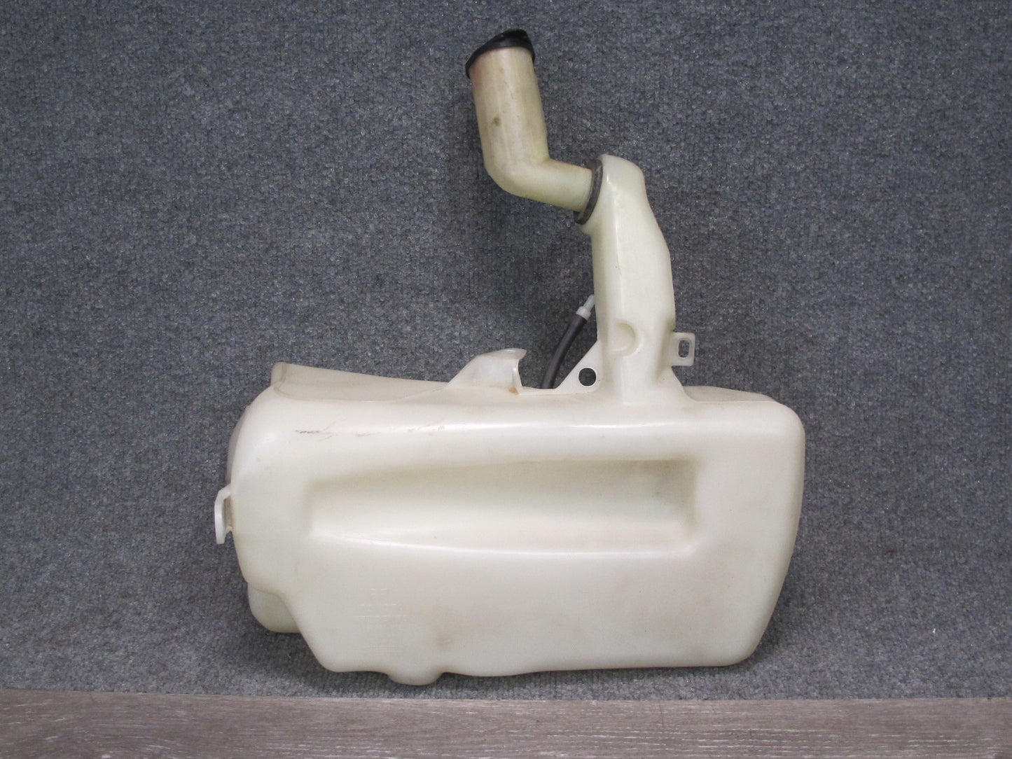 1992 Lexus SC300 SC400 Windshield Washer Fluid Reservoir Tank w Pump Assy OEM