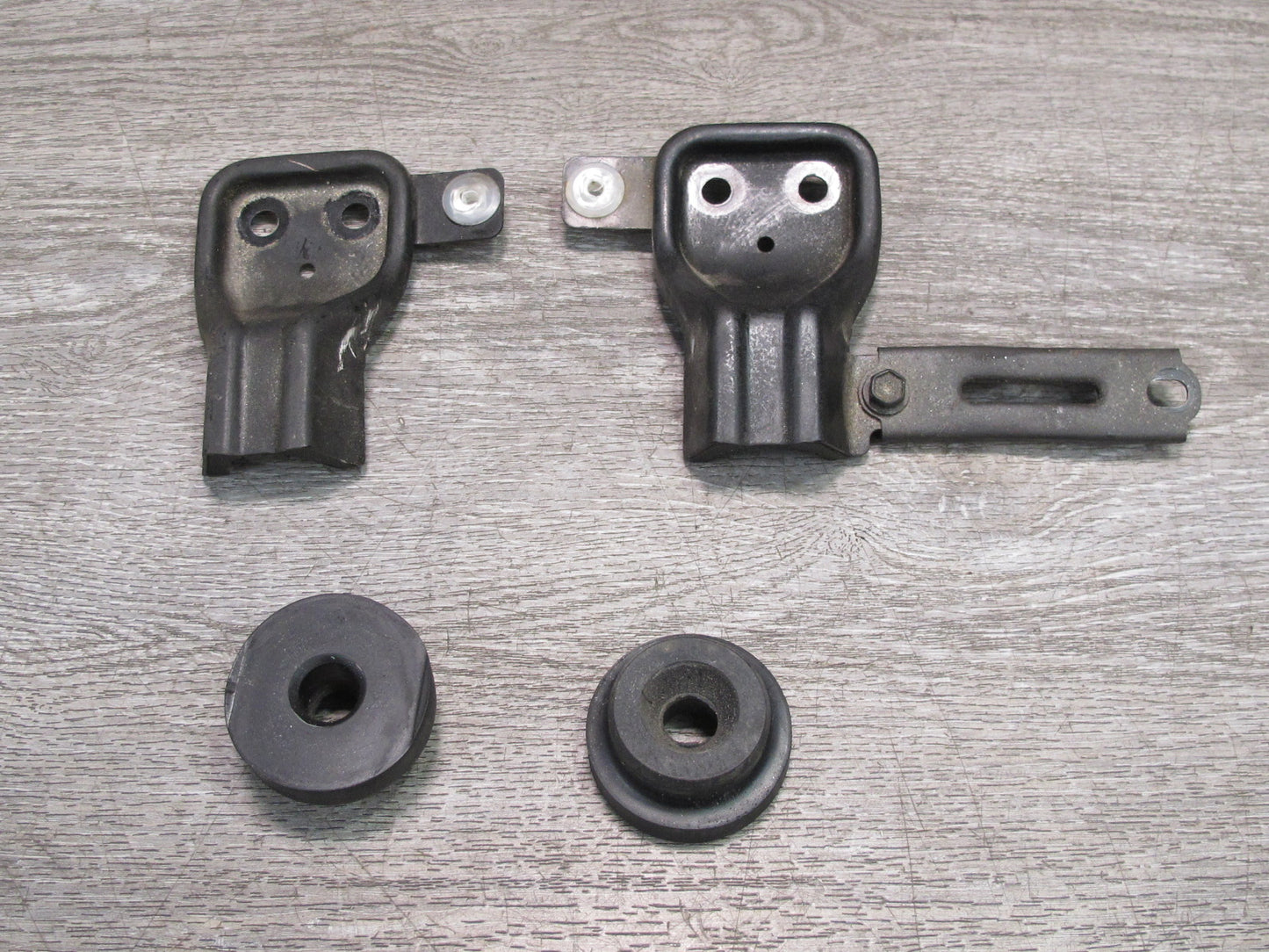 92-00 Lexus UZZ30L SC300 SC400 Engine Radiator Mount Bracket Support Set OEM