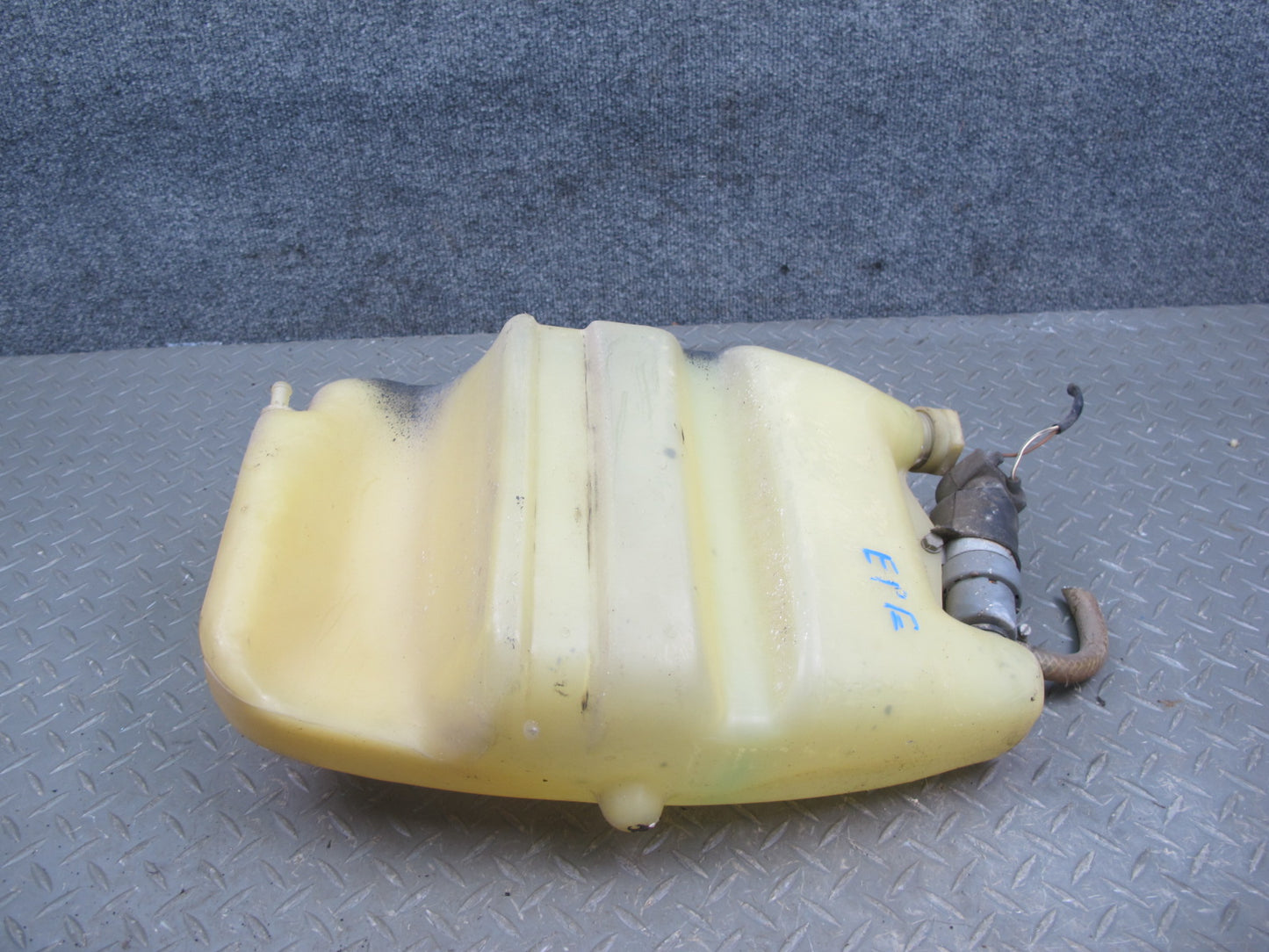 1978-1986 Porsche 928 S Windshield Washer Fluid Reservoir Bottle Tank W/ Pump