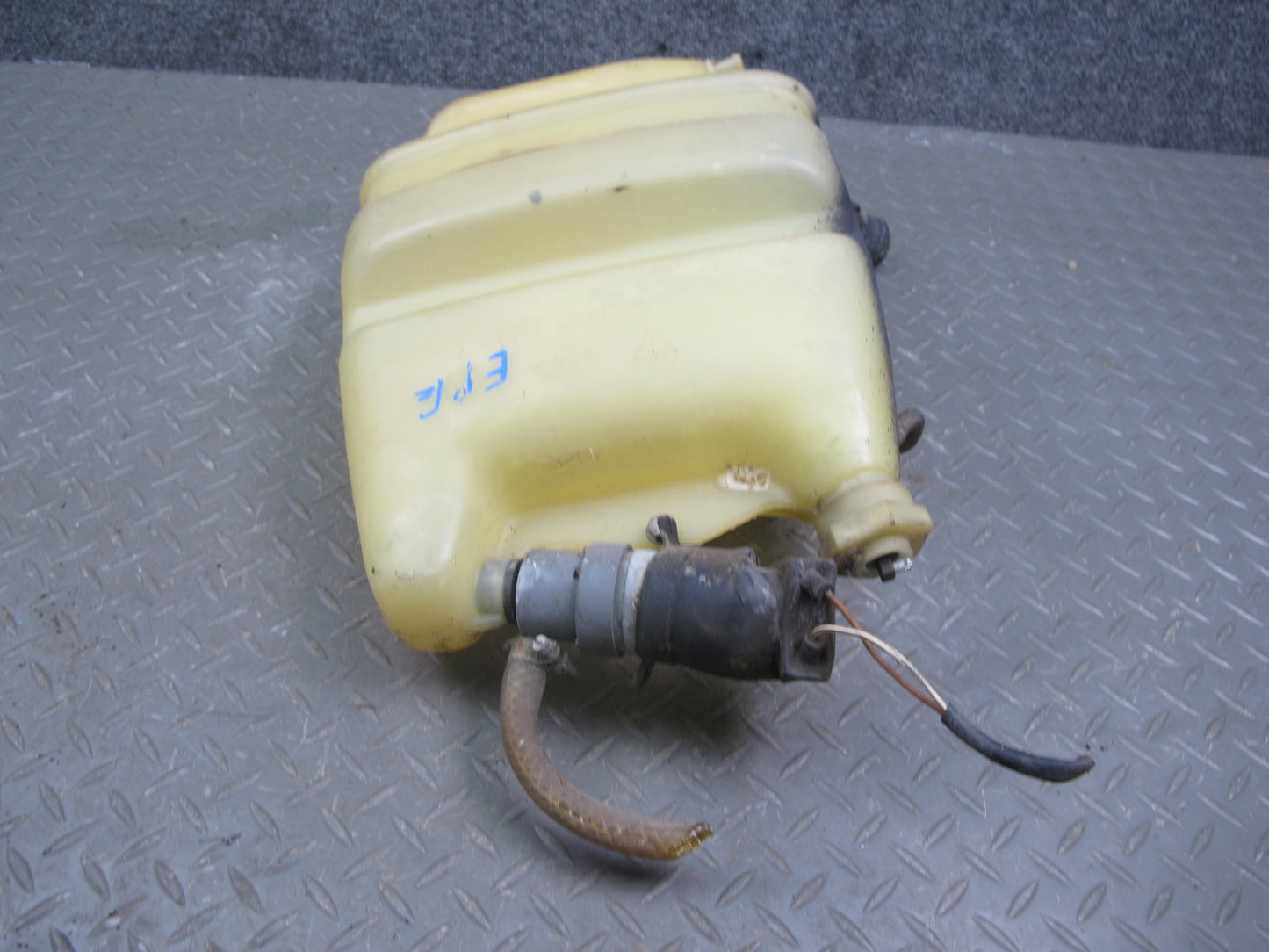 1978-1986 Porsche 928 S Windshield Washer Fluid Reservoir Bottle Tank W/ Pump