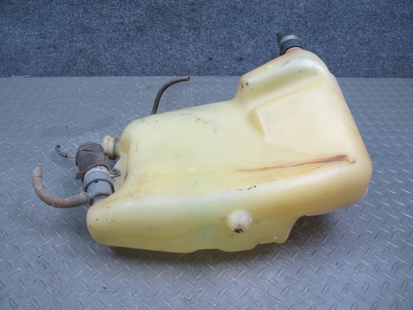 1978-1986 Porsche 928 S Windshield Washer Fluid Reservoir Bottle Tank W/ Pump