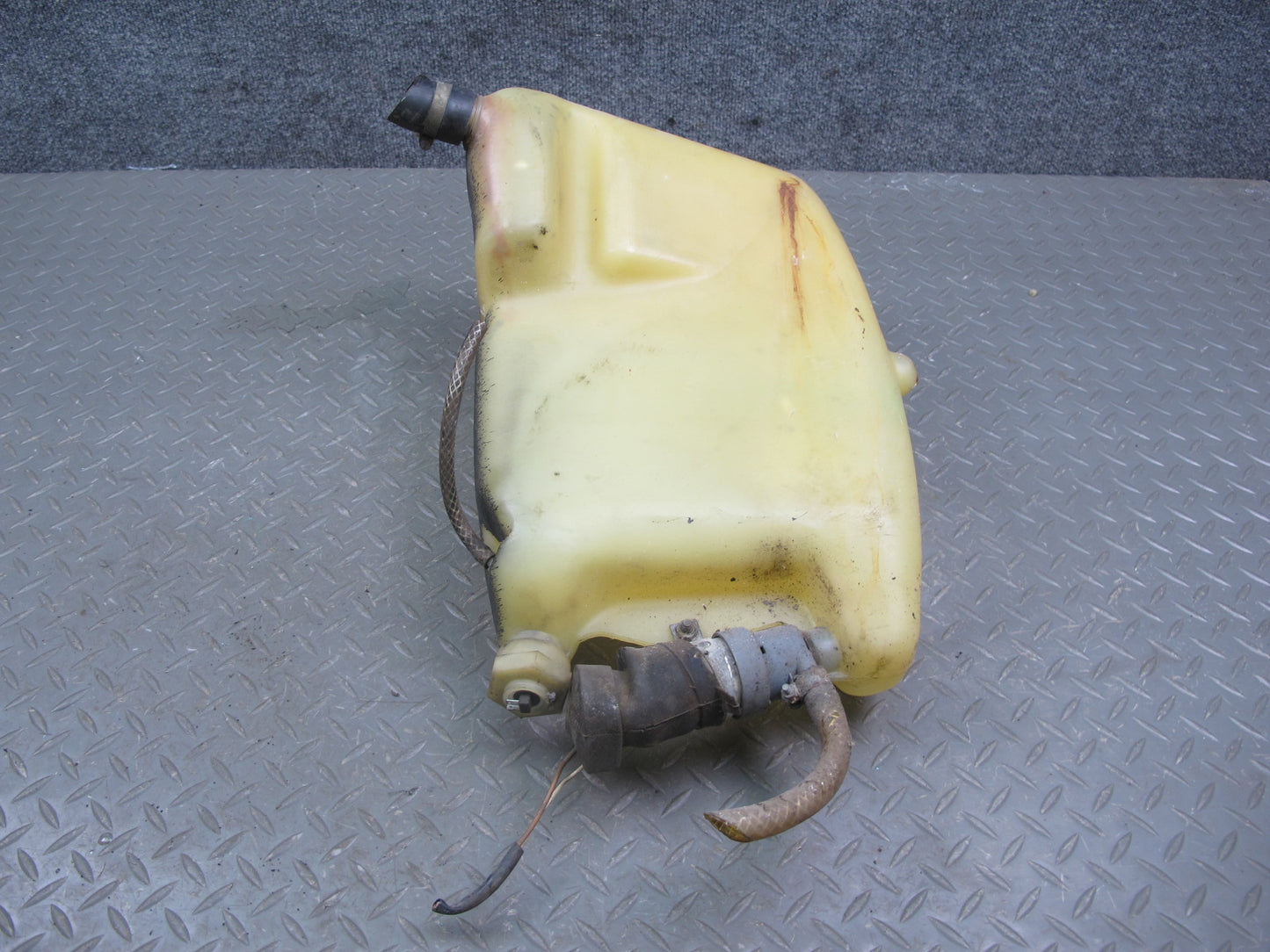 1978-1986 Porsche 928 S Windshield Washer Fluid Reservoir Bottle Tank W/ Pump