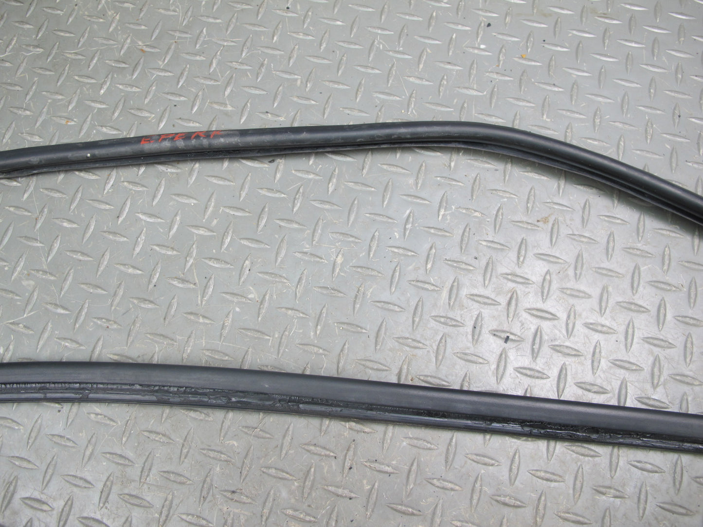 1983-1991 Porsche 928 S4 Rear Right Side Quarter Glass Weatherstrip Rubber Seal