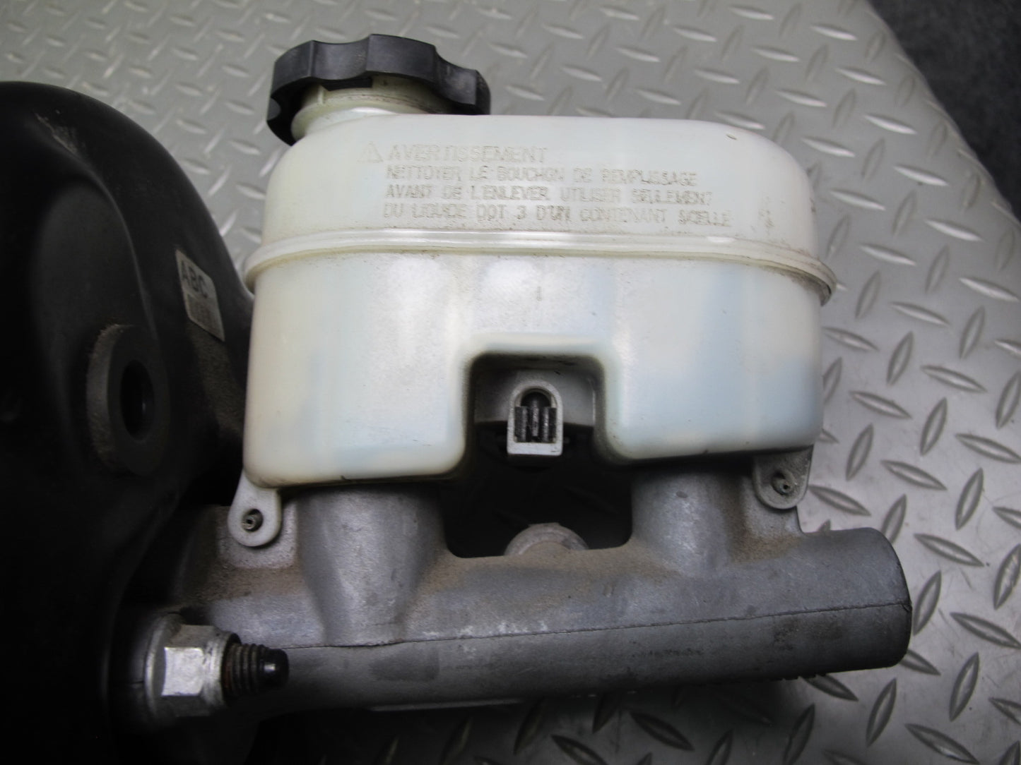 03-06 Chevrolet SSR Brake Master Cylinder Booster Fluid Reservoir OEM