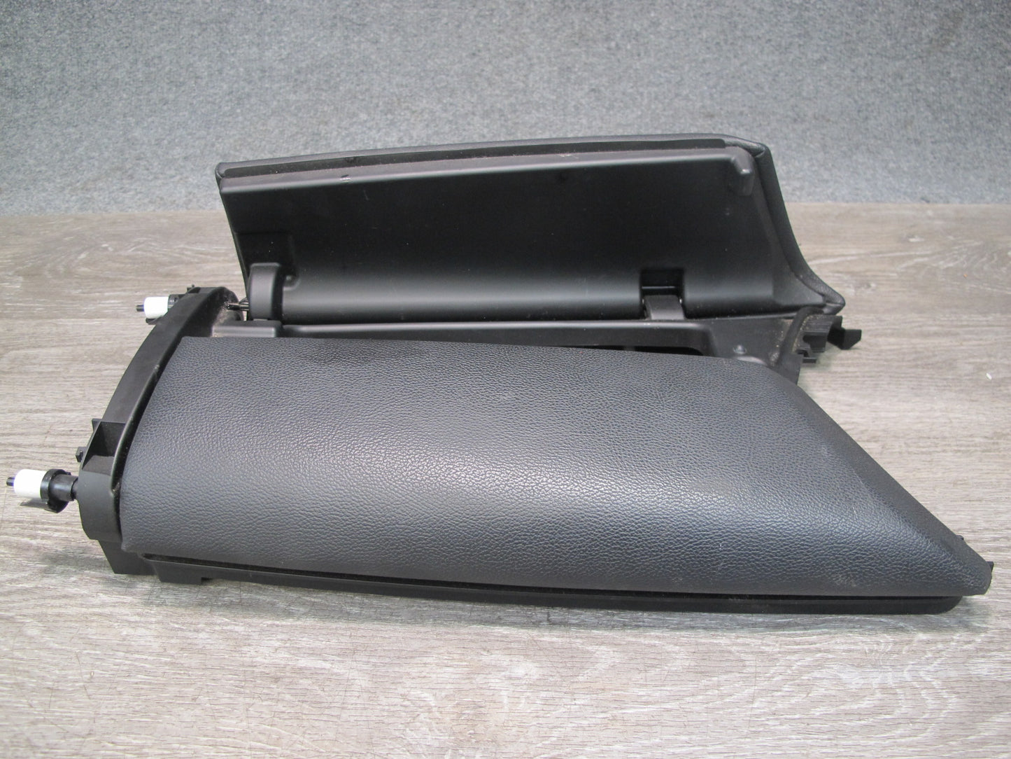 14-19 Maserati Ghibli M157 Front Center Console Armrest Lid Black OEM