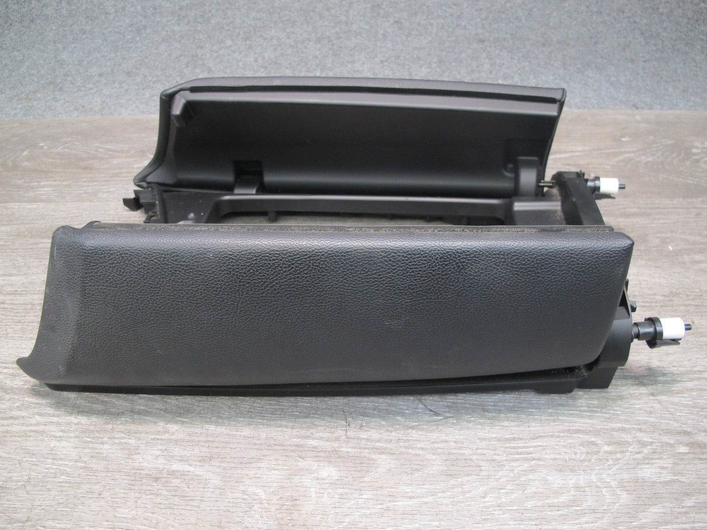 14-19 Maserati Ghibli M157 Front Center Console Armrest Lid Black OEM