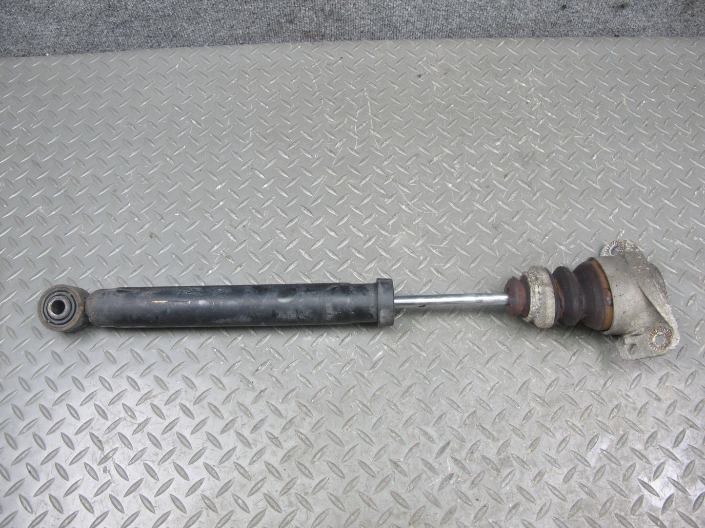 2008 VW Golf MK5 R32 VR6 AWD Rear Left & Right Strut Shock Absorber Set OEM