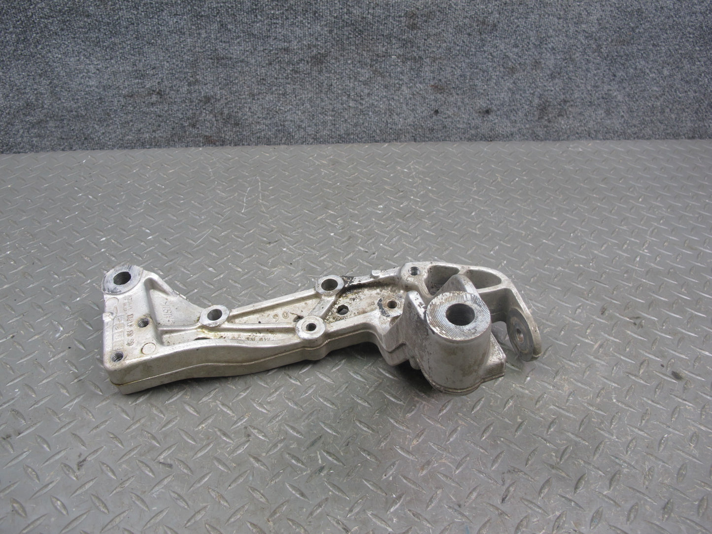 06-16 VW Golf R32 GTI Jetta Front Right Subframe Control Arm Bracket OEM