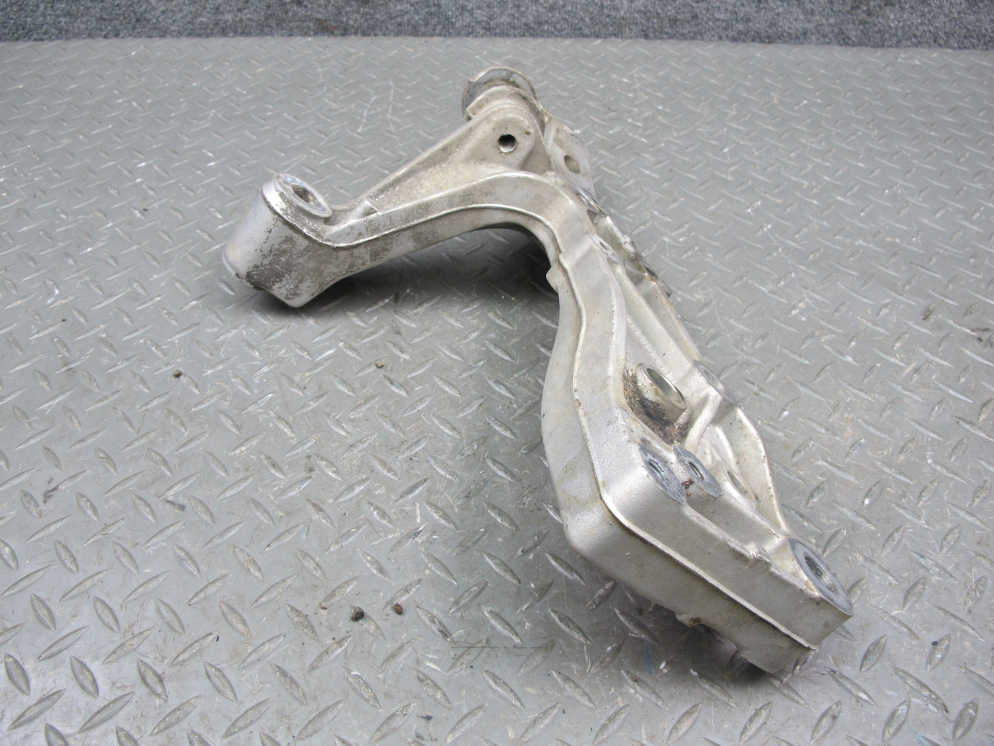 06-16 VW Golf R32 GTI Jetta Front Right Subframe Control Arm Bracket OEM