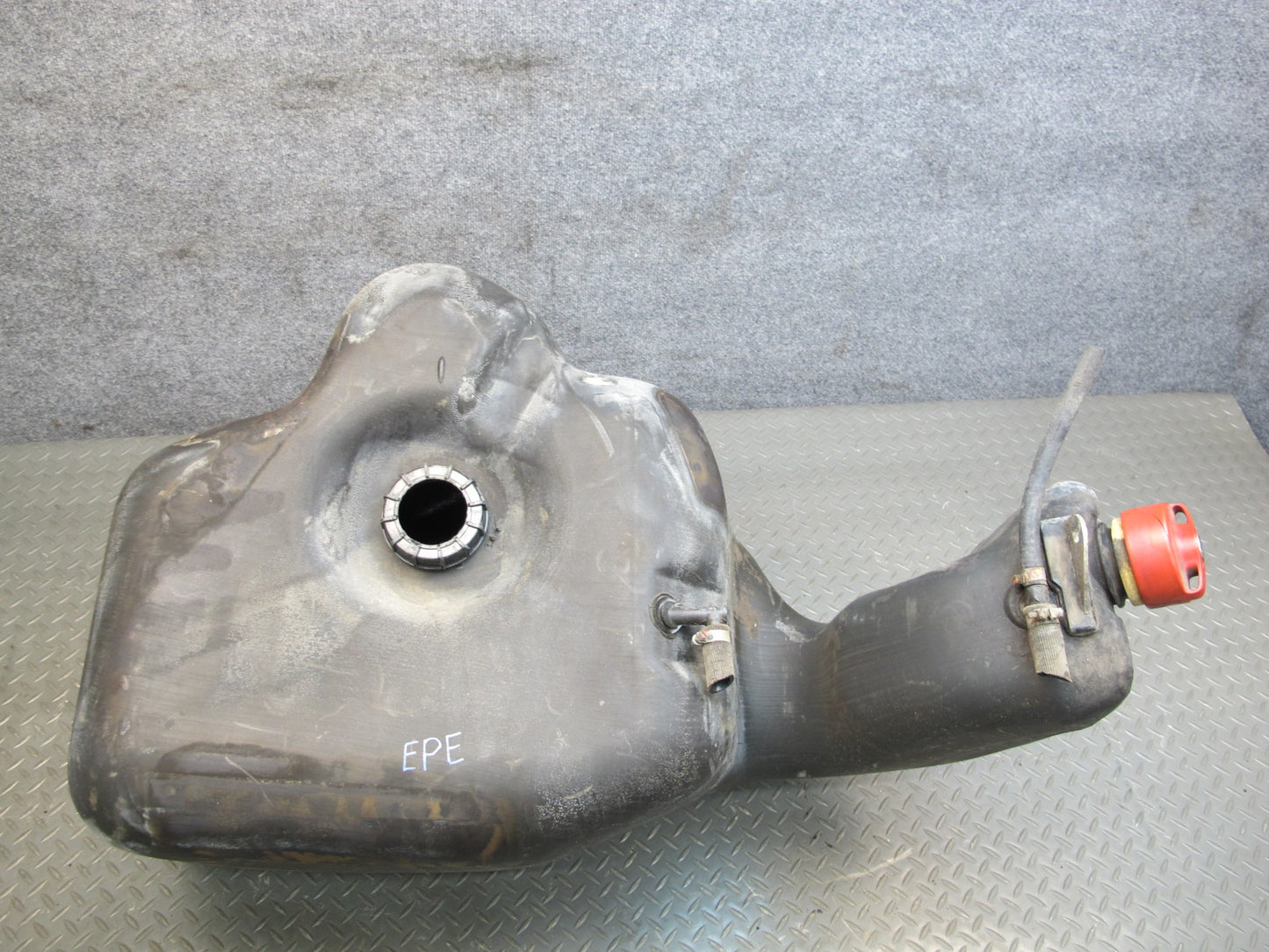 1984-1995 Porsche 928 S Fuel Gas Tank Unit 92820100303/04