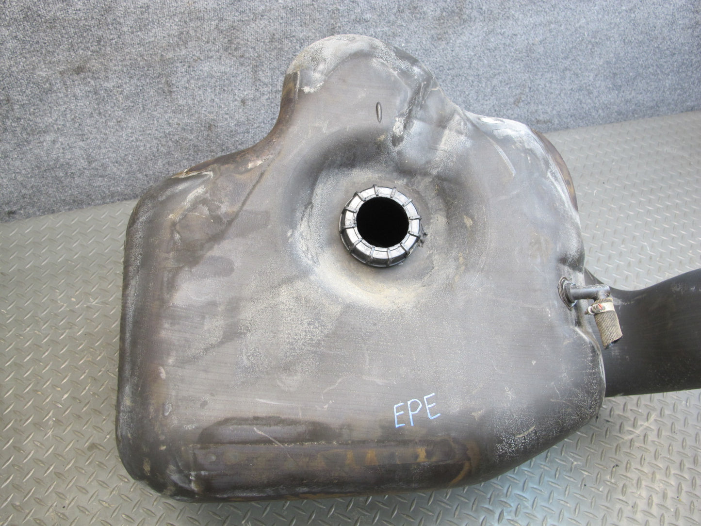 1984-1995 Porsche 928 S Fuel Gas Tank Unit 92820100303/04