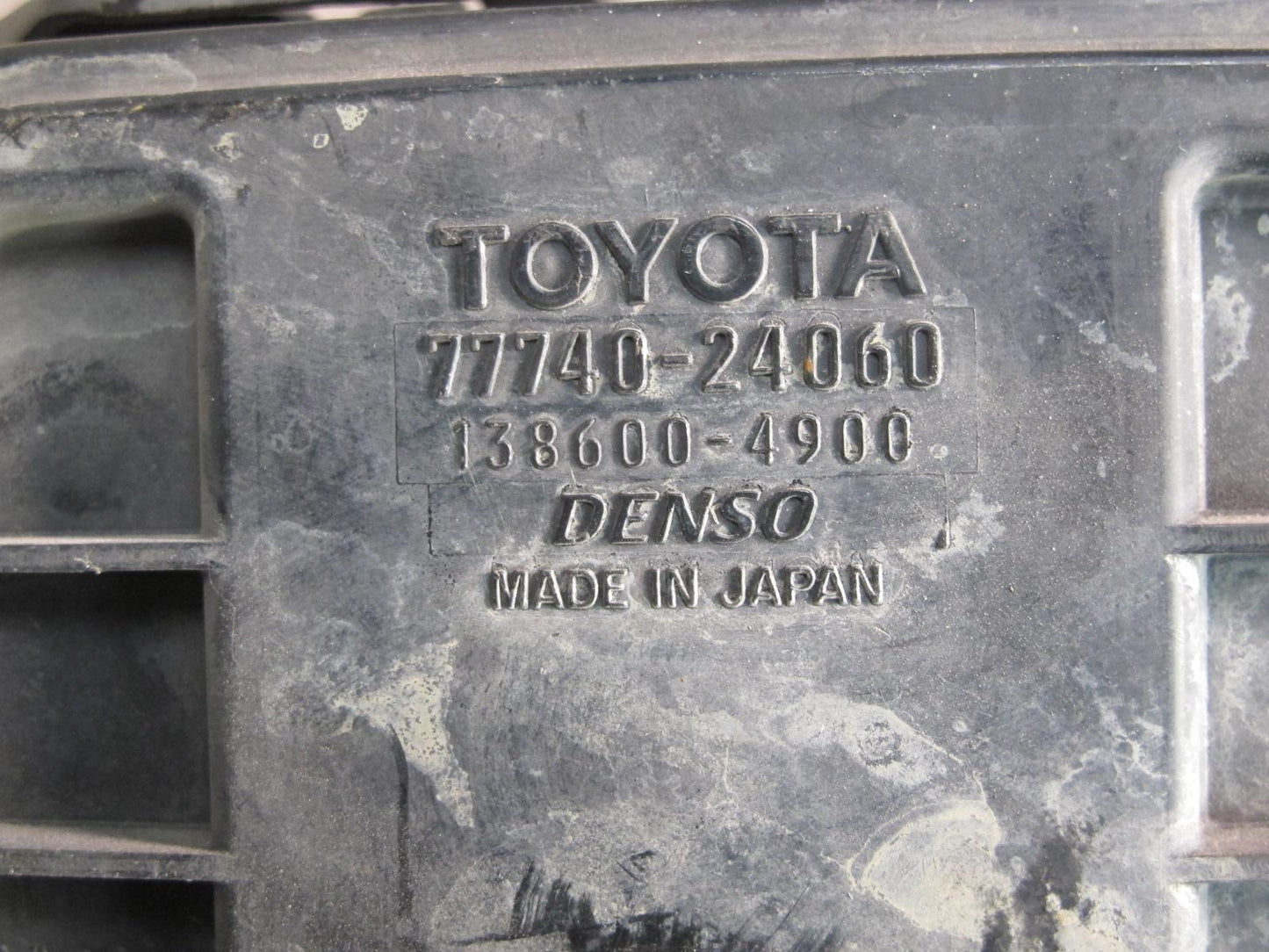 97-00 Lexus UZZ30L SC300 SC400 Fuel Vapor Charcoal Canister 77740-24060 OEM