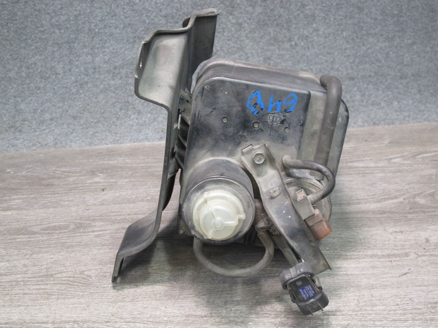 97-00 Lexus UZZ30L SC300 SC400 Fuel Vapor Charcoal Canister 77740-24060 OEM