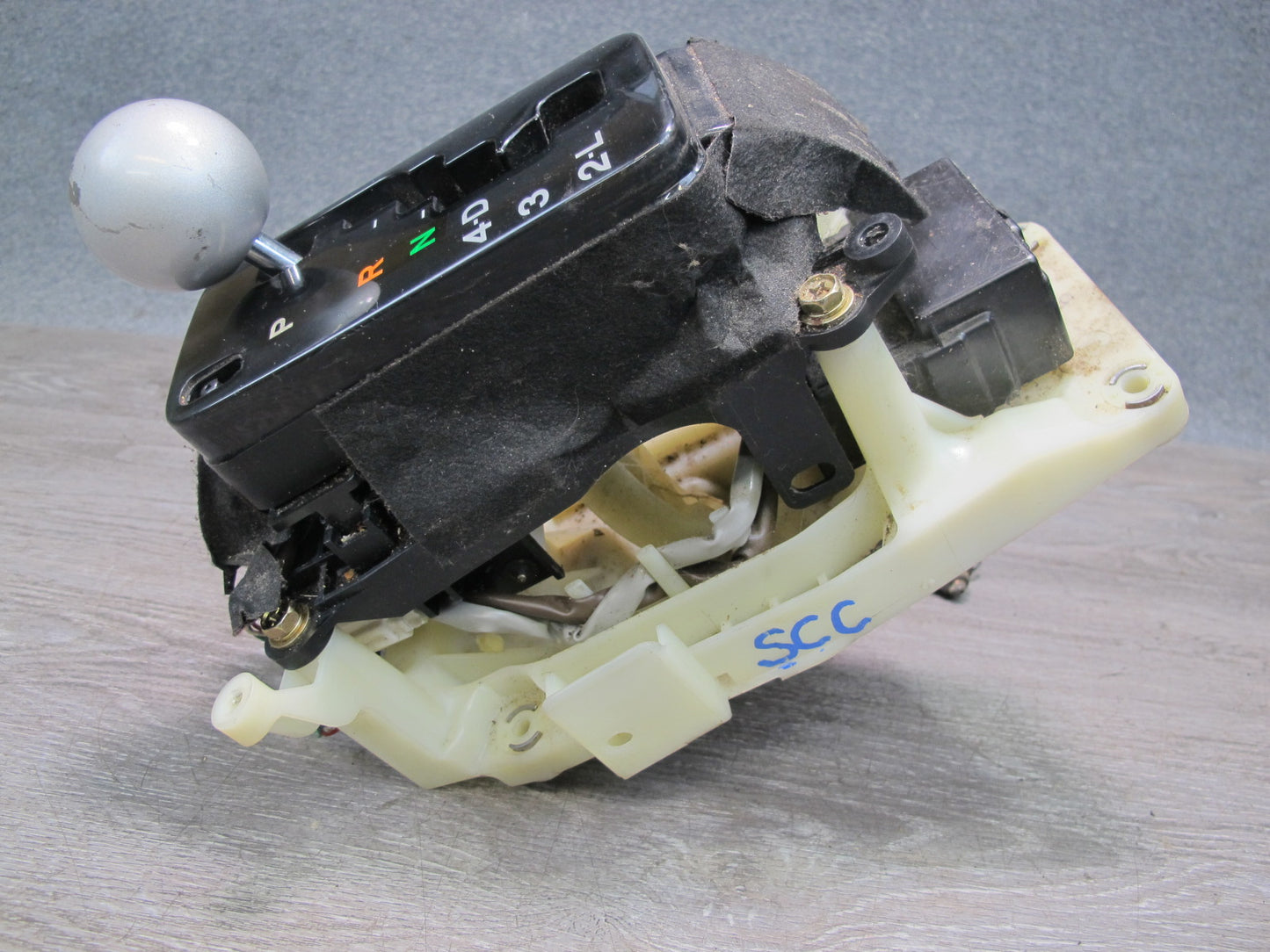 98-00 Lexus UZZ30L SC300 SC400 A/T Gear Shifter w Aftermarket Shifter Knob OEM