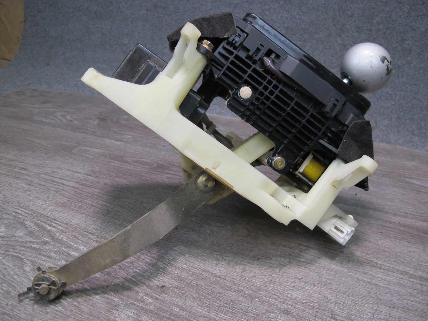 98-00 Lexus UZZ30L SC300 SC400 A/T Gear Shifter w Aftermarket Shifter Knob OEM