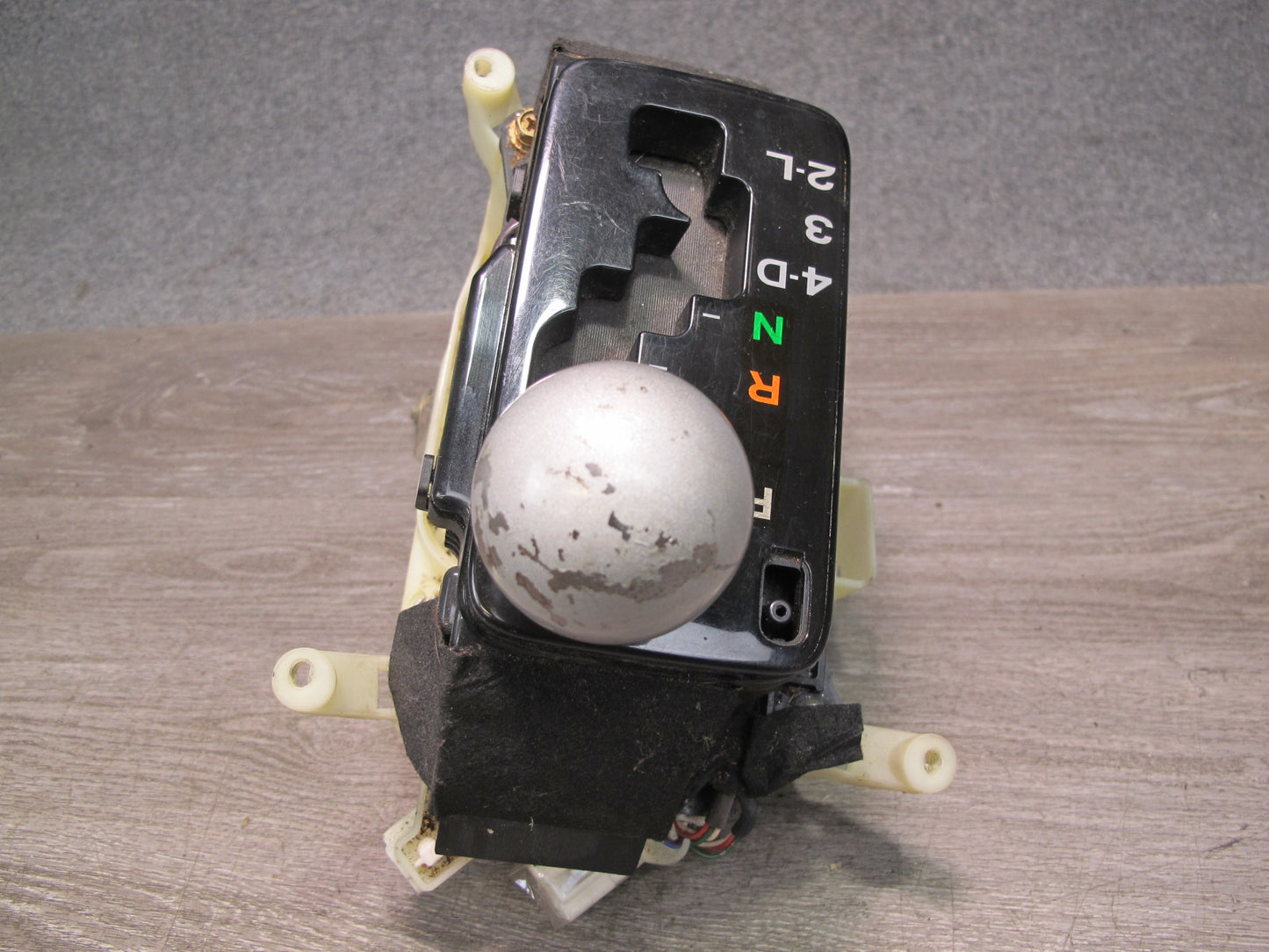 98-00 Lexus UZZ30L SC300 SC400 A/T Gear Shifter w Aftermarket Shifter Knob OEM