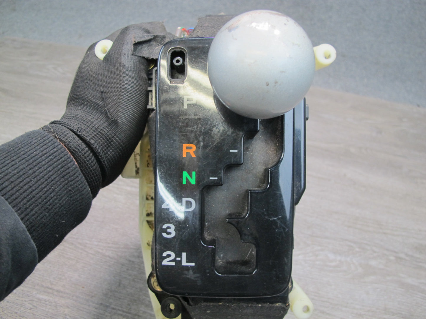 98-00 Lexus UZZ30L SC300 SC400 A/T Gear Shifter w Aftermarket Shifter Knob OEM