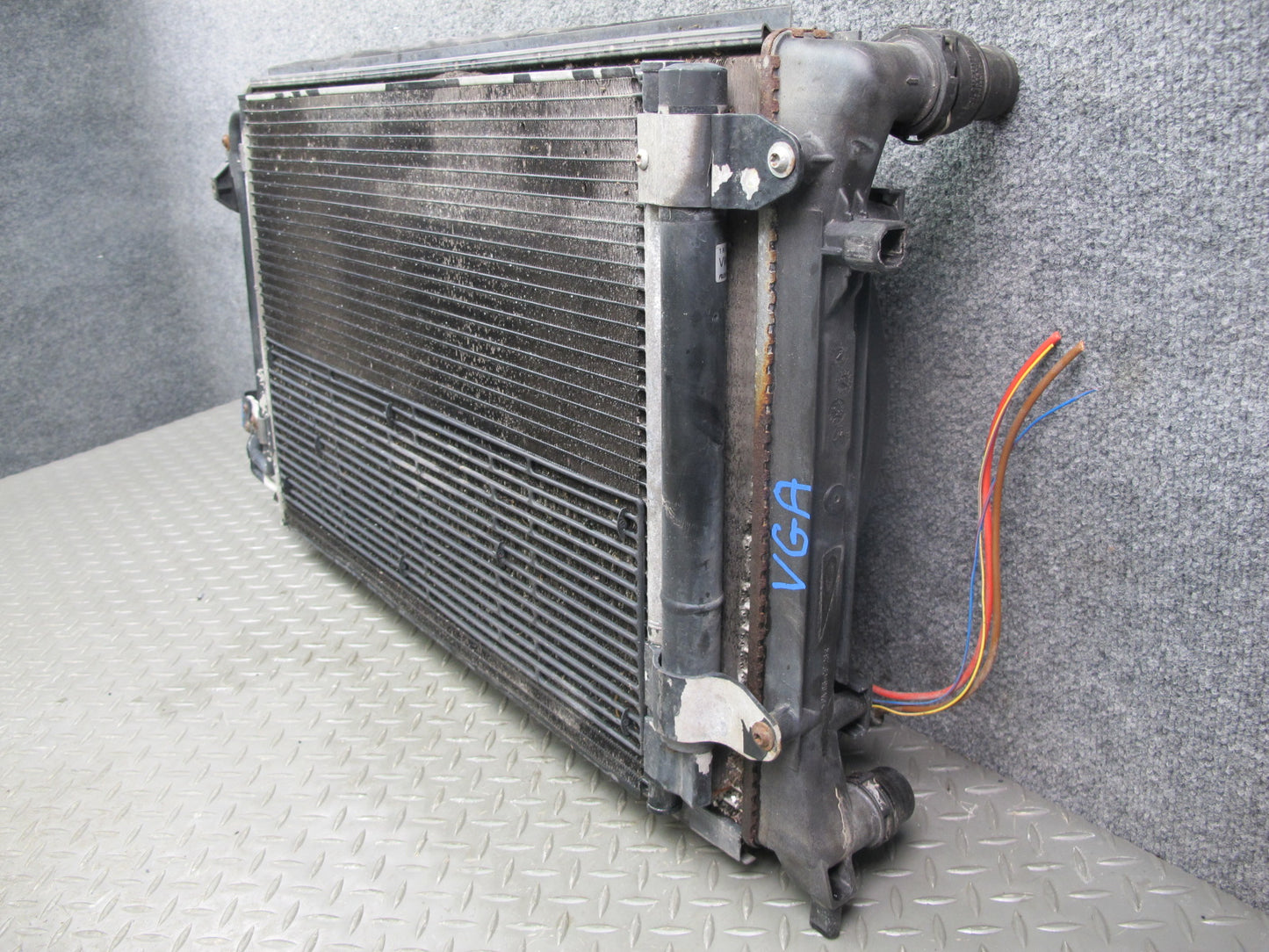 2008 VW R32 VR6 3.2L Engine Cooling Radiator A/C Condenser Fan Shroud OEM