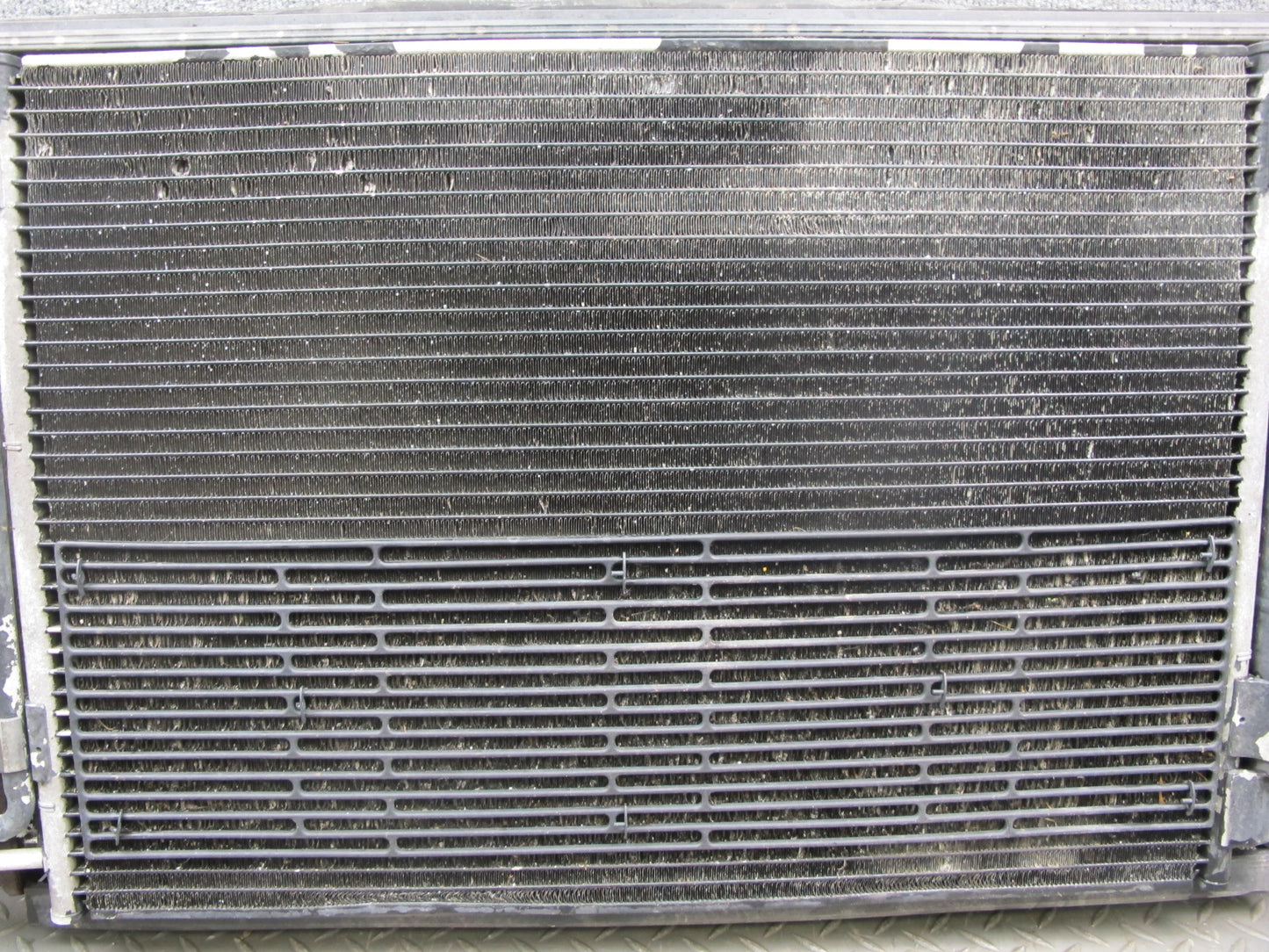 2008 VW R32 VR6 3.2L Engine Cooling Radiator A/C Condenser Fan Shroud OEM