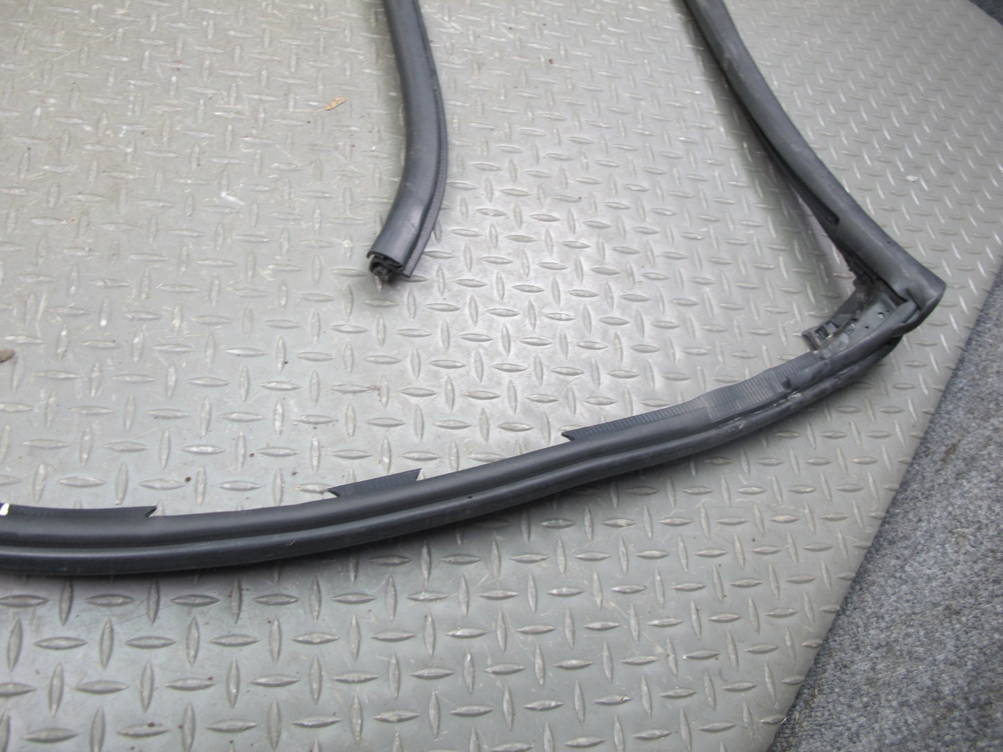 10-15 Lexus IS250 Convertible Front Windshield Weatherstrip Rubber Seal OEM