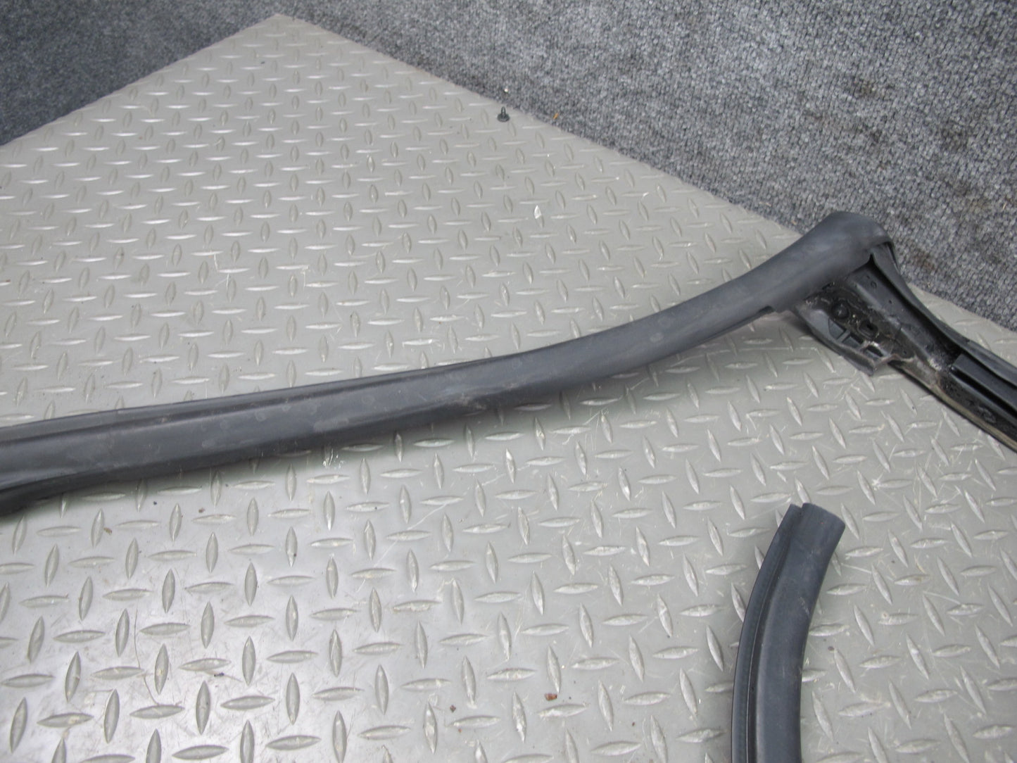 10-15 Lexus IS250 Convertible Front Windshield Weatherstrip Rubber Seal OEM