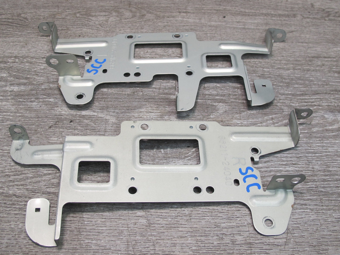 92-00 Lexus UZZ30L SC300 SC400 Dash Radio Left & Right Mount Bracket Set OEM