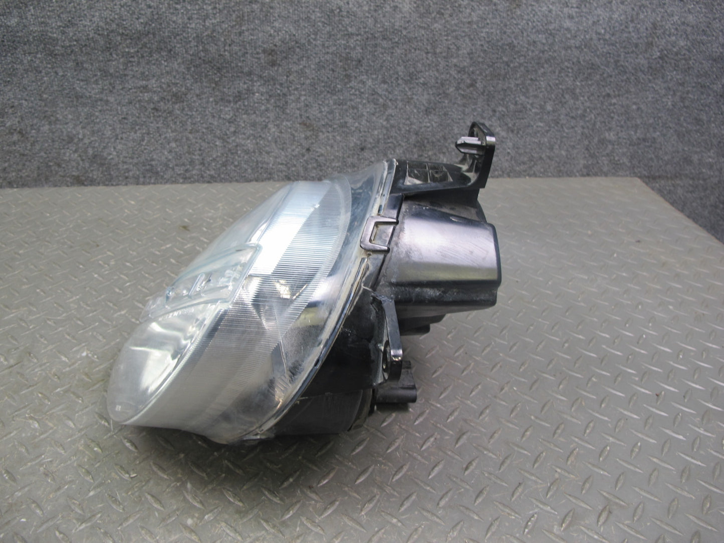 03-06 Chevrolet SSR Front Left Driver Side Halogen Headlight Lamp OEM