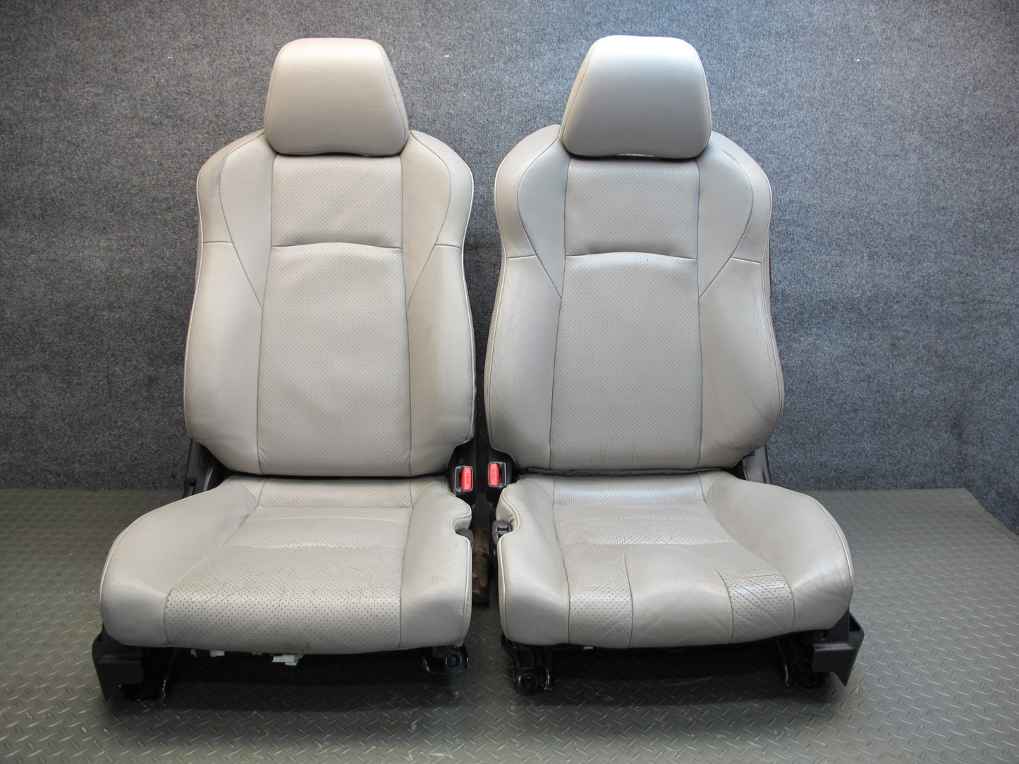 07-08 Nissan 350Z Front Left & Right Perforated Leather Heated Seat Set OEM