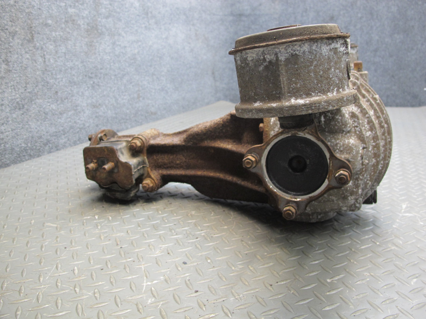 86-90 Mazda RX7 Coupe MT 5 Speed NA Open Rear Differential Carrier 4.10 R OEM