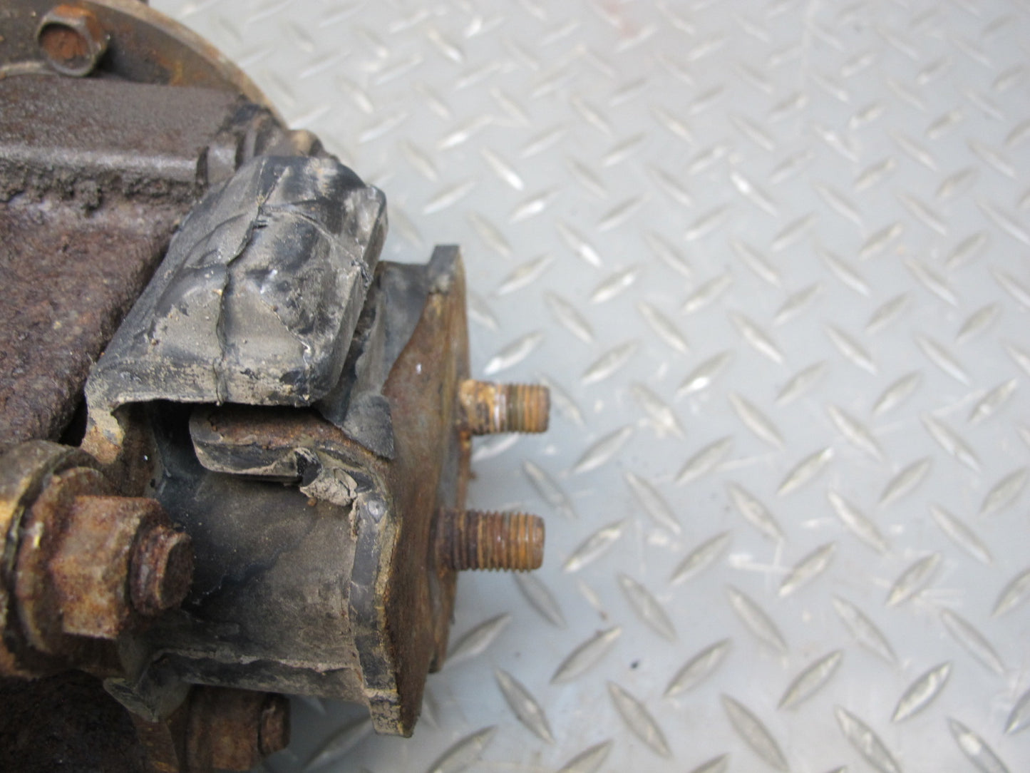 86-90 Mazda RX7 Coupe MT 5 Speed NA Open Rear Differential Carrier 4.10 R OEM