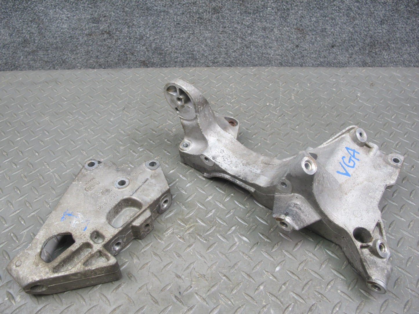 07-08 VW EOS Golf R32 MK5 Engine & Altenator Tensioner Bracket Mount Set OEM