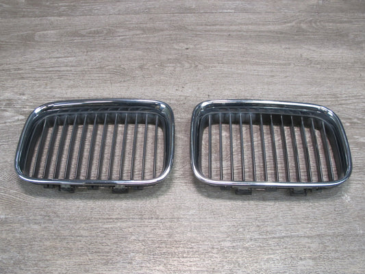 96-99 BMW E36 3-SERIES Set of 2  Front Left & Right Kidney Vent Grille OEM