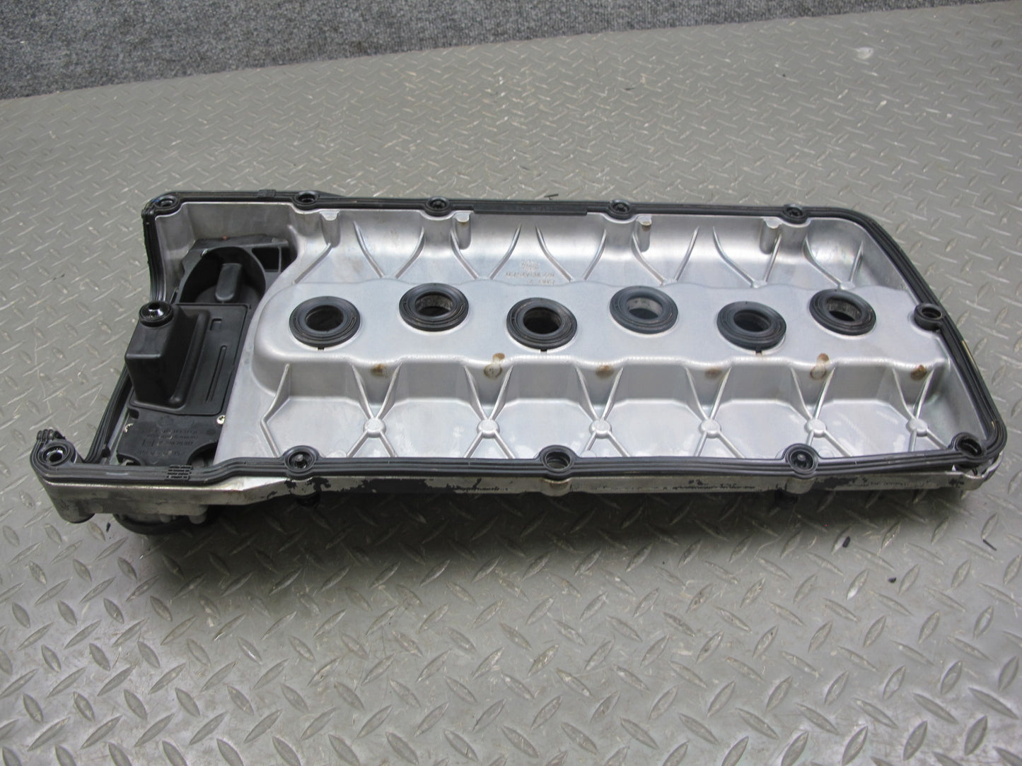 07-08 VW EOS Golf R32 MK5 VR6 3.2L Engine Valve Cover 022103475AD OEM