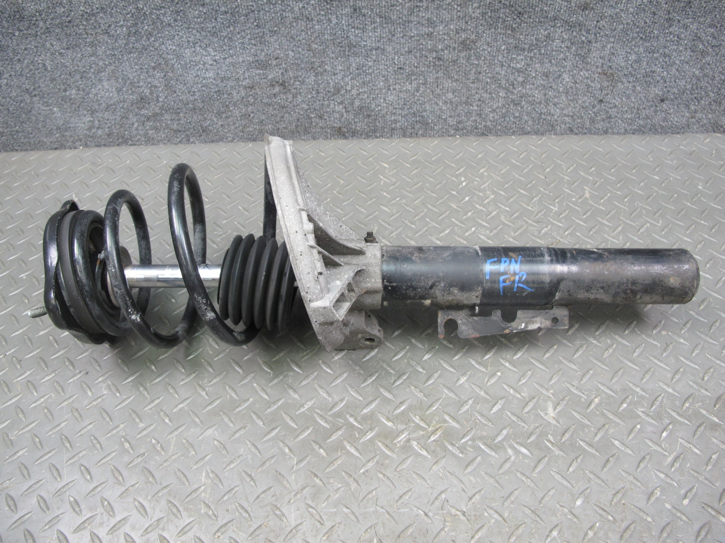 1999-2001 Porsche 911 996 RWD Front Left & Right Strut Shock Absorber Set of 2