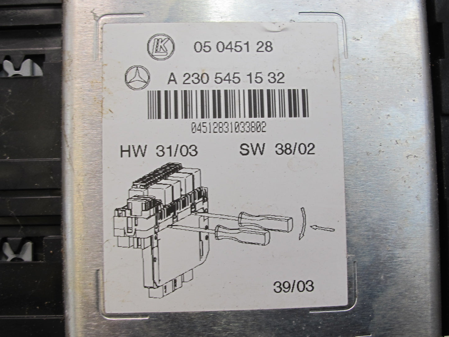 03-12 Mercedes R230 Sl-class Front Right SAM Fuse Relay Box 2305451532 OEM