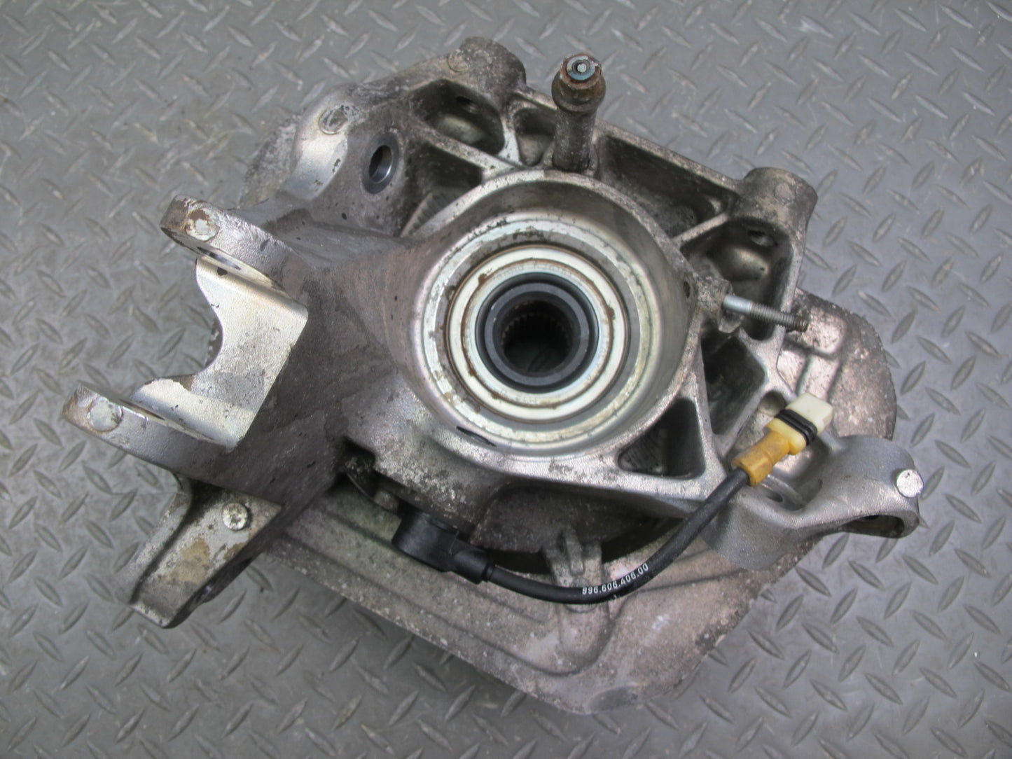 99-04 Porsche 911 996 Carrera 4 AWD Rear Right Side Spindle Knuckle Wheel Hub