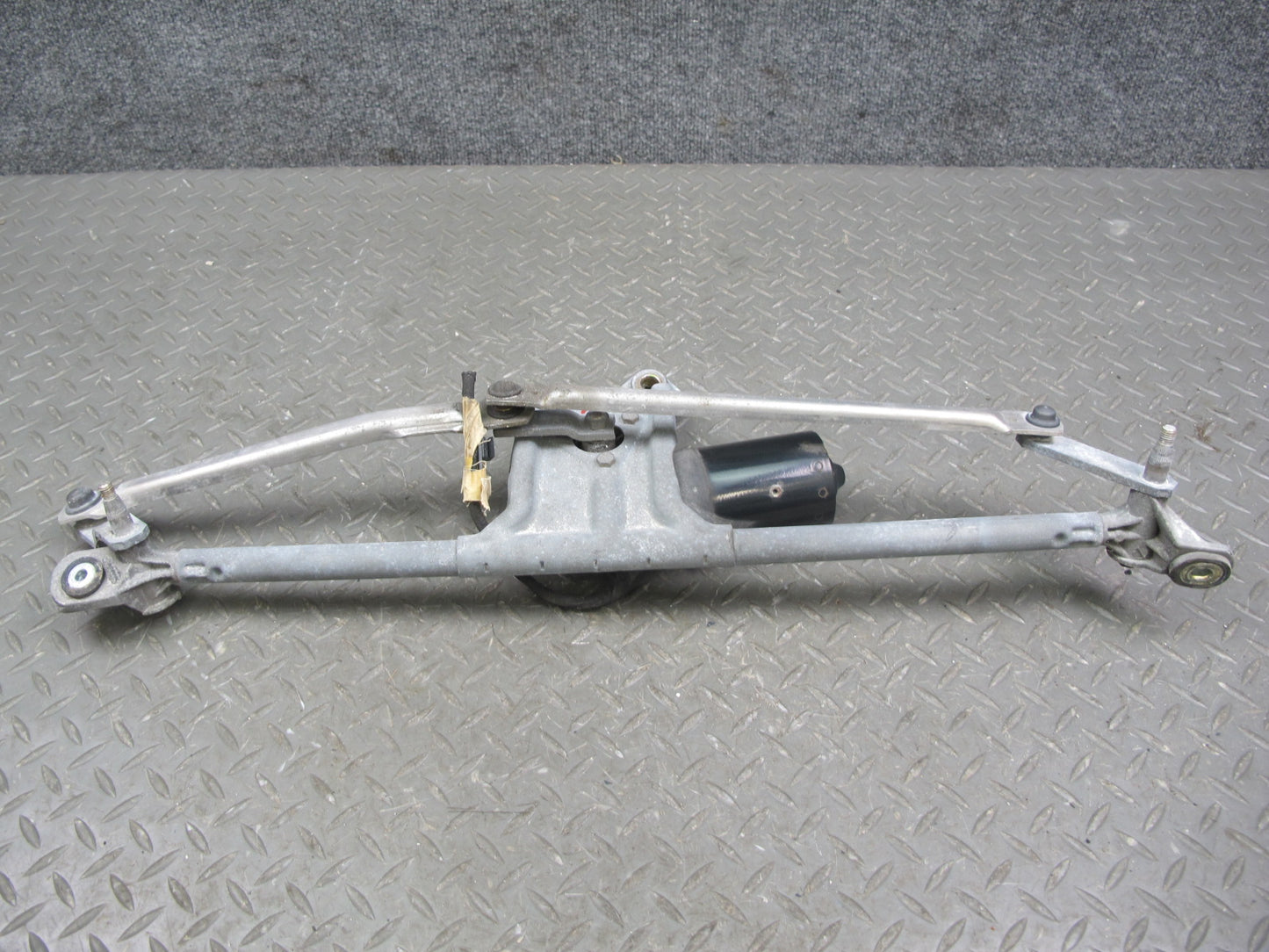 1999-2005 Porsche 911 Carrera 996 Windshield Wiper Transmission Linkage w Motor