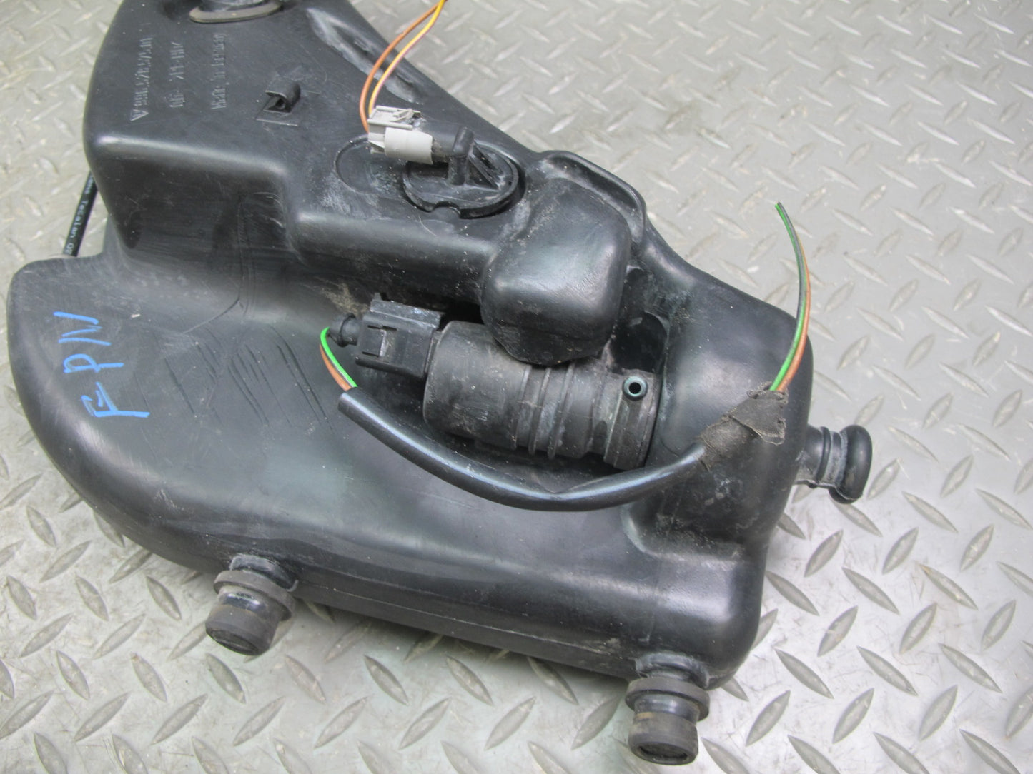 1999-2005 Porsche 911 Carrera 996 Windshield Washer Reservoir Tank W/ Pump