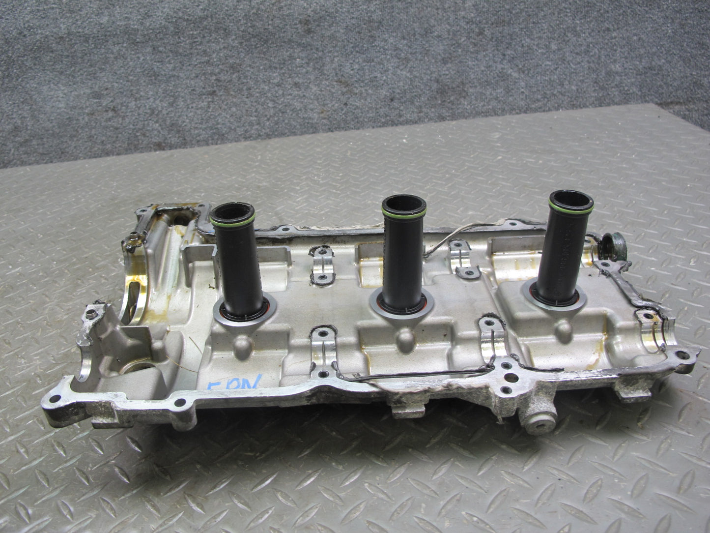 1999-2001 Porsche 911 996 3.4L M96.04 Engine Left Cylinder Head Valve Cover