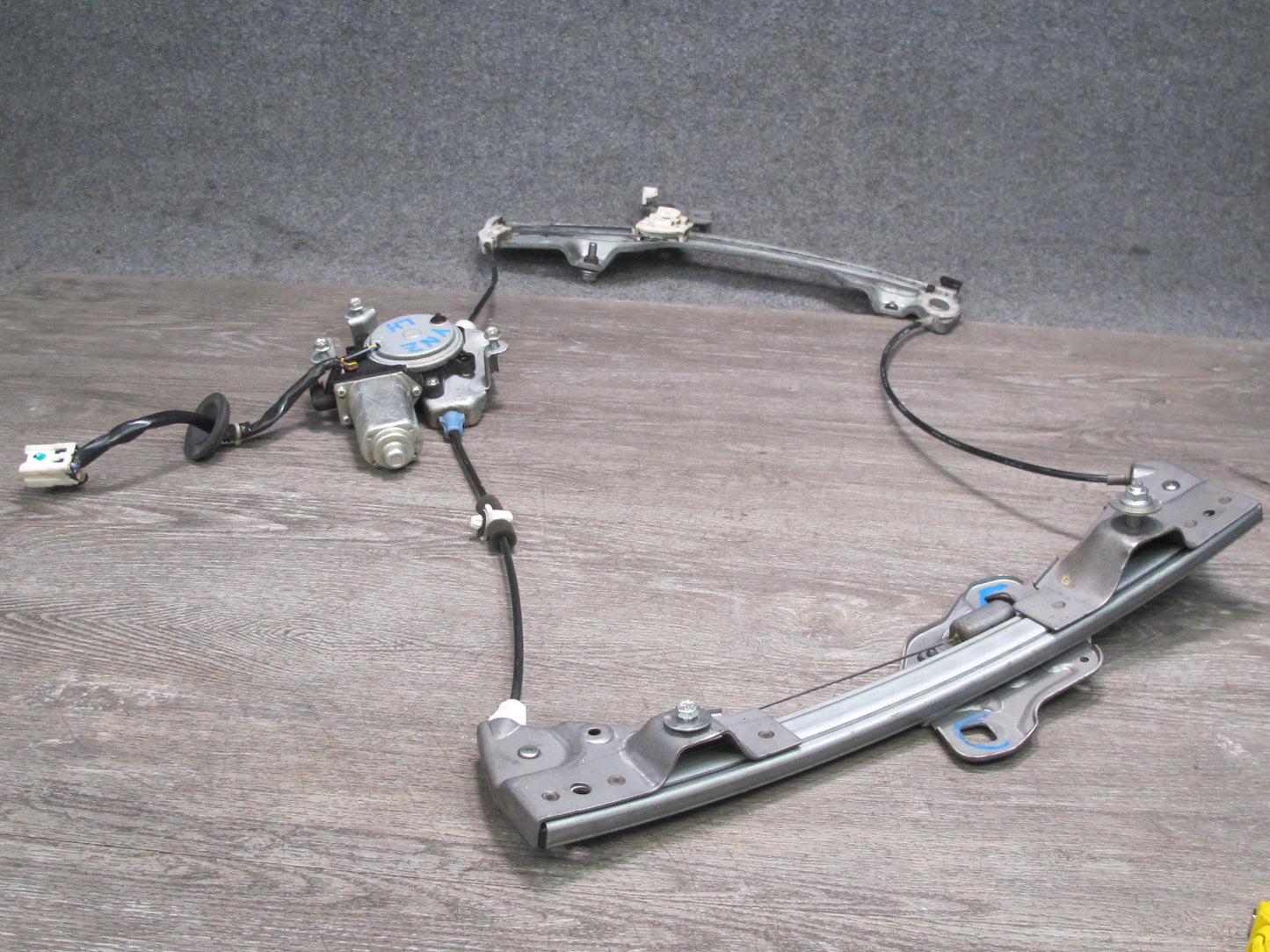 03-08 Nissan 350Z Z33 Coupe Left Driver Door Window Regulator w Motor OEM