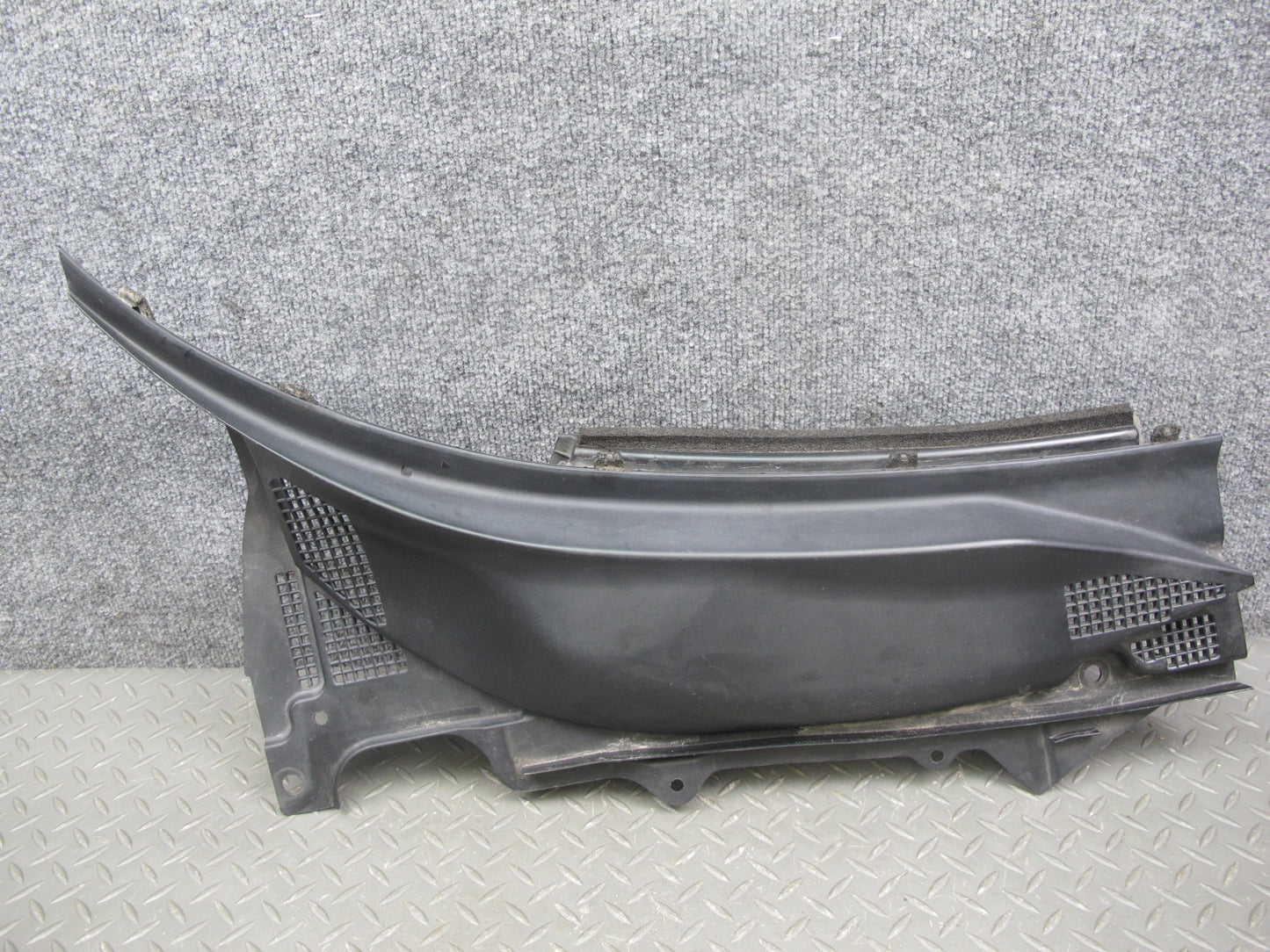 07-08 Nissan 350Z Coupe Set of 2 Windshield Cowl Trim Panel w Rubber Seal OEM