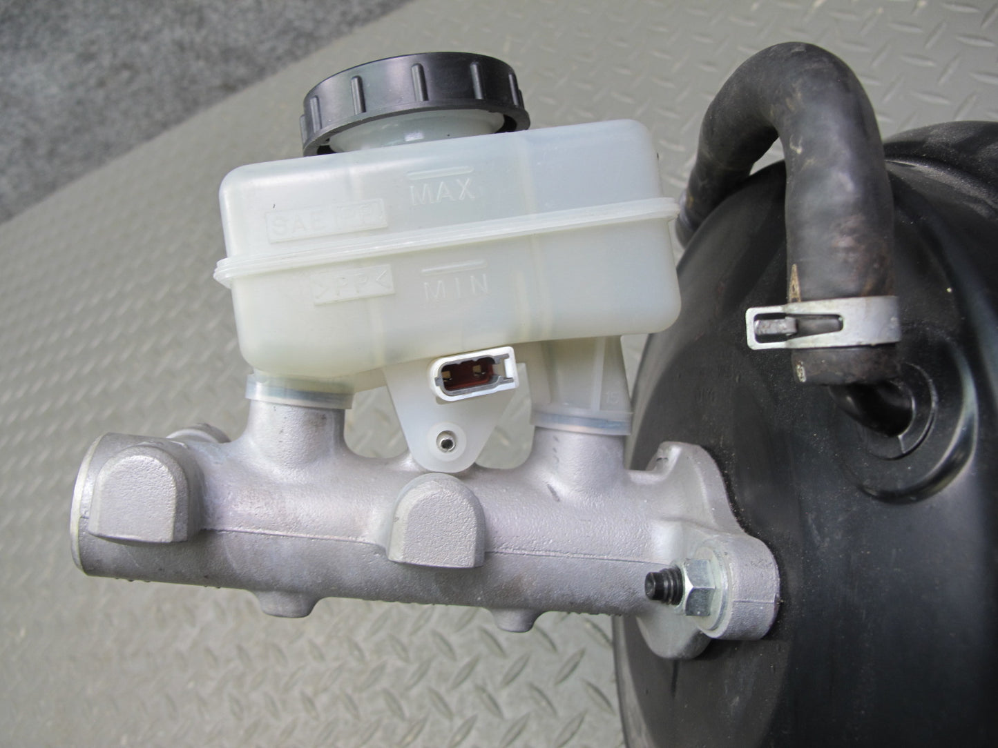06-08 Nissan 350Z Coupe GT A/T Brake Master Cylinder Booster Reservoir OEM
