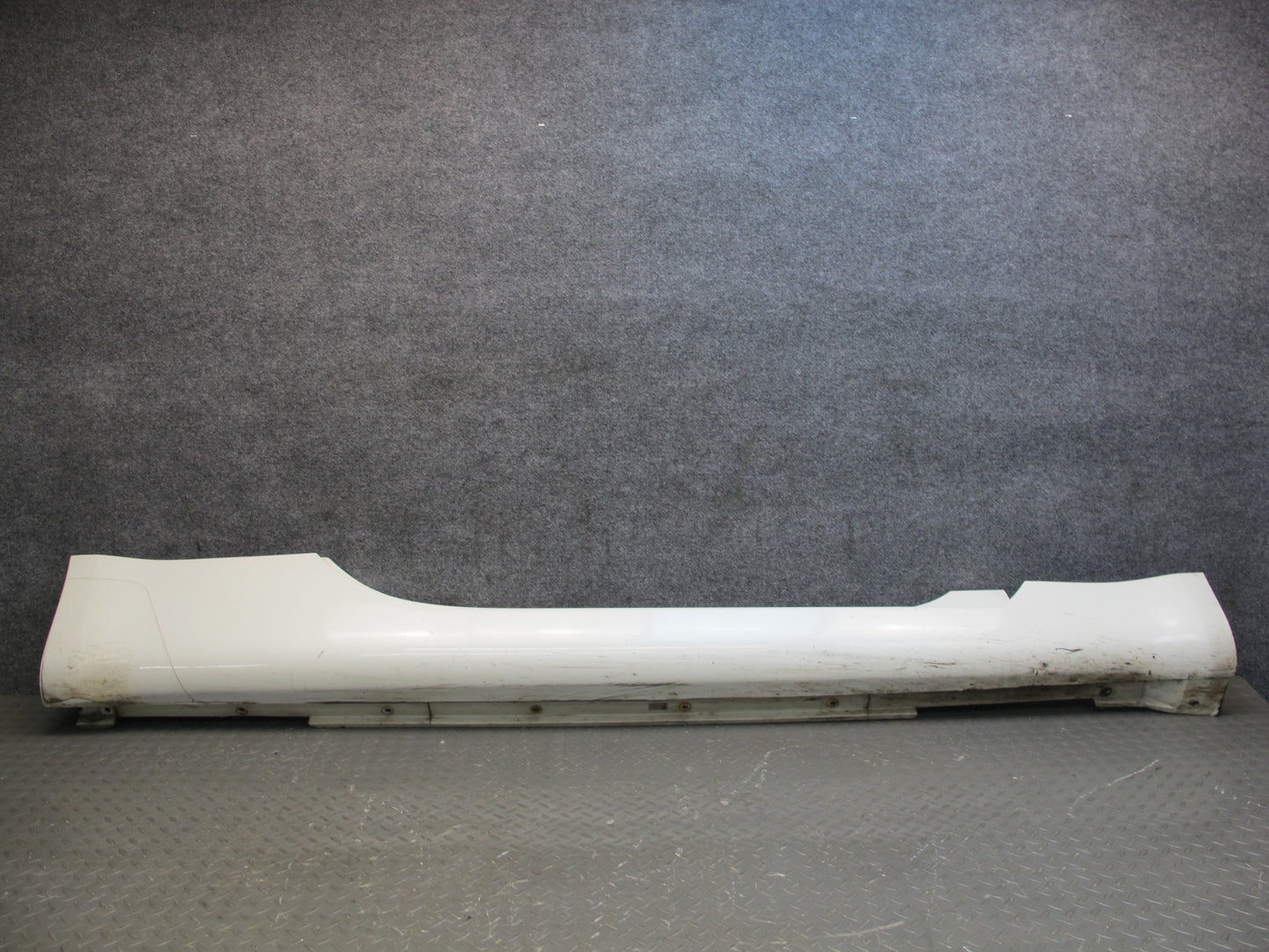 03-08 Nissan 350Z Z33 Coupe Right Side Skirt Rocker Panel Molding White OEM