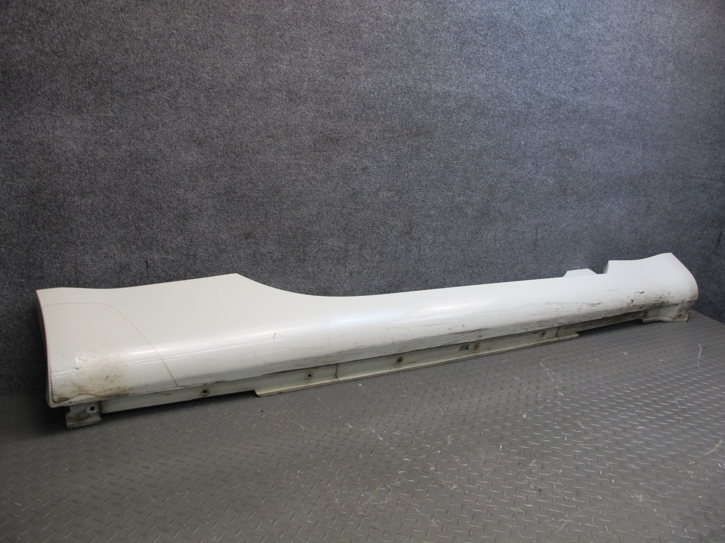 03-08 Nissan 350Z Z33 Coupe Right Side Skirt Rocker Panel Molding White OEM