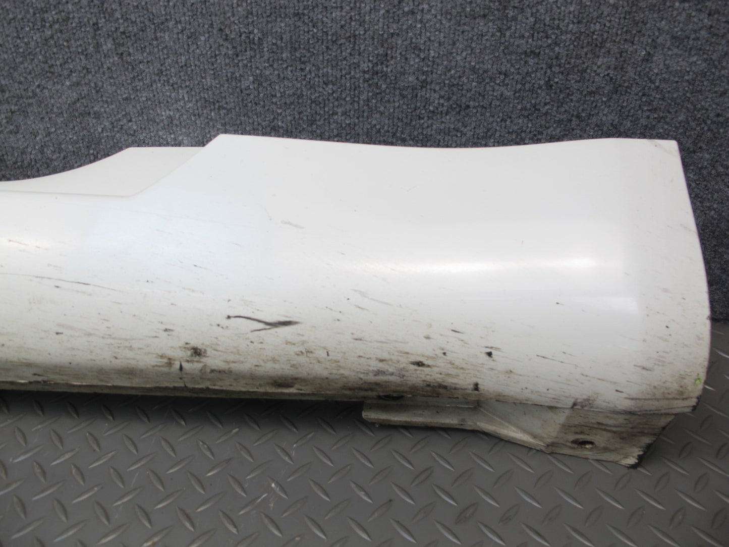 03-08 Nissan 350Z Z33 Coupe Right Side Skirt Rocker Panel Molding White OEM