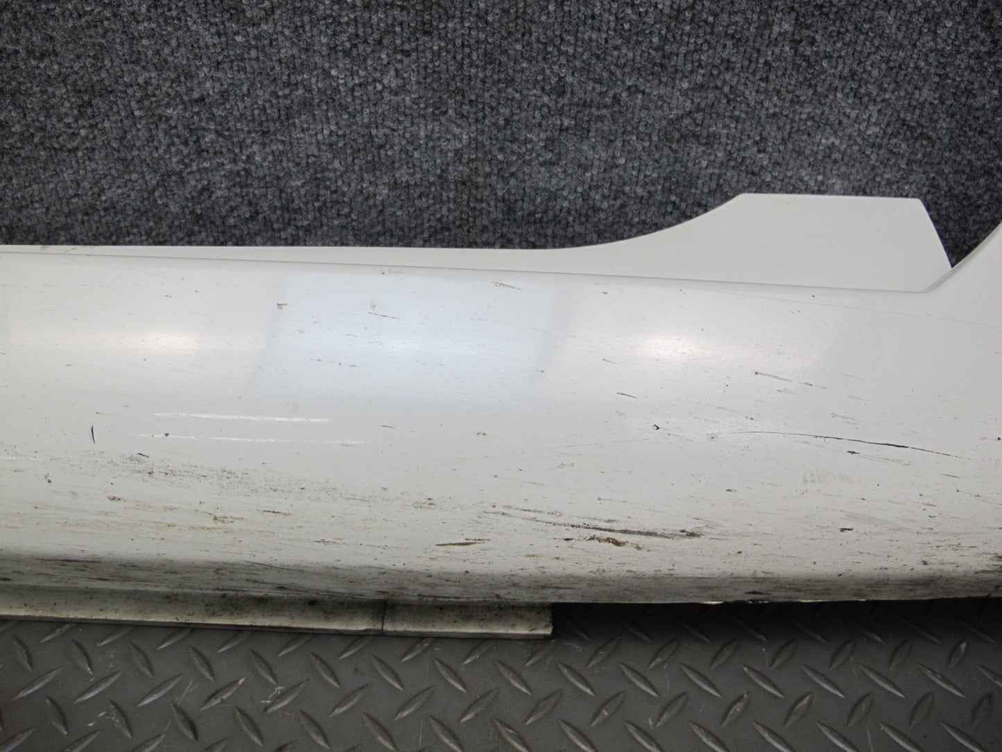 03-08 Nissan 350Z Z33 Coupe Right Side Skirt Rocker Panel Molding White OEM