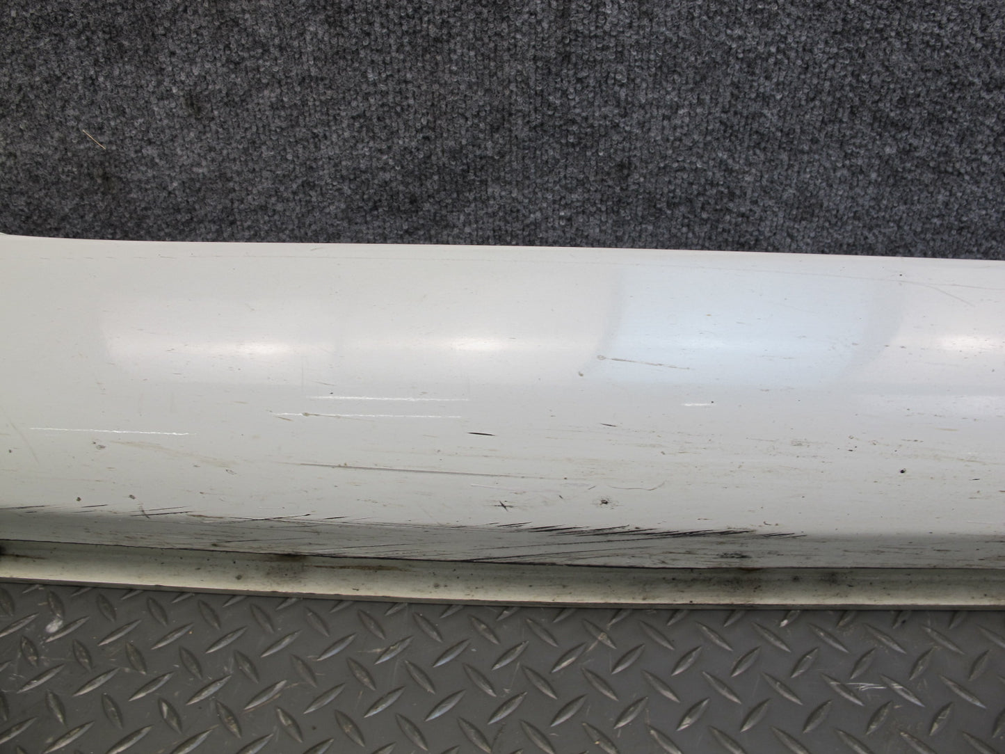 03-08 Nissan 350Z Z33 Coupe Right Side Skirt Rocker Panel Molding White OEM