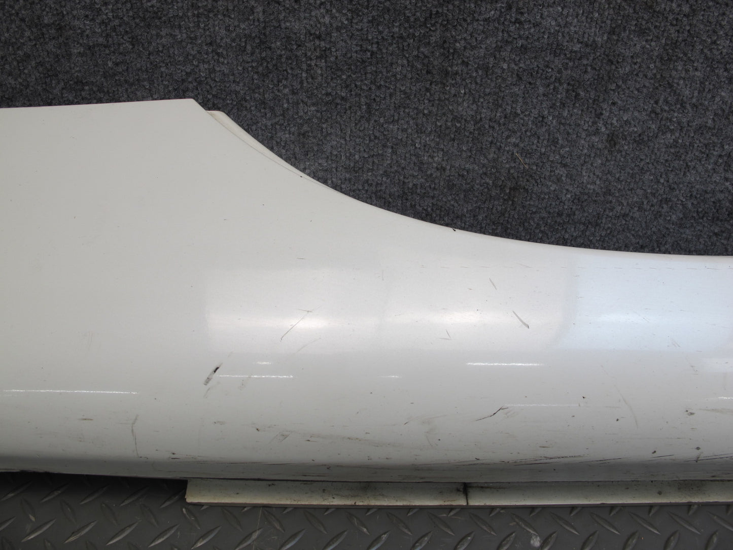 03-08 Nissan 350Z Z33 Coupe Right Side Skirt Rocker Panel Molding White OEM