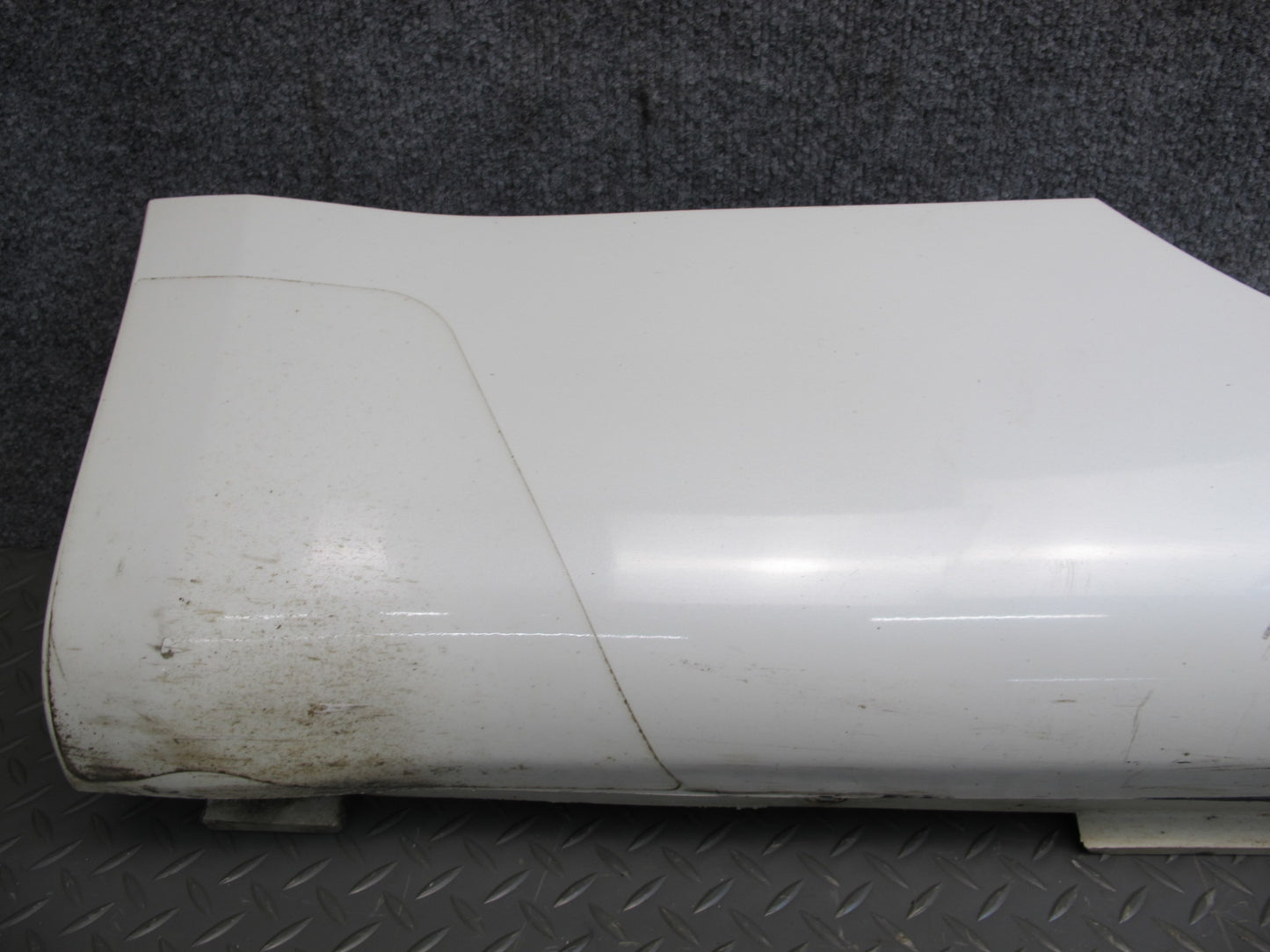 03-08 Nissan 350Z Z33 Coupe Right Side Skirt Rocker Panel Molding White OEM